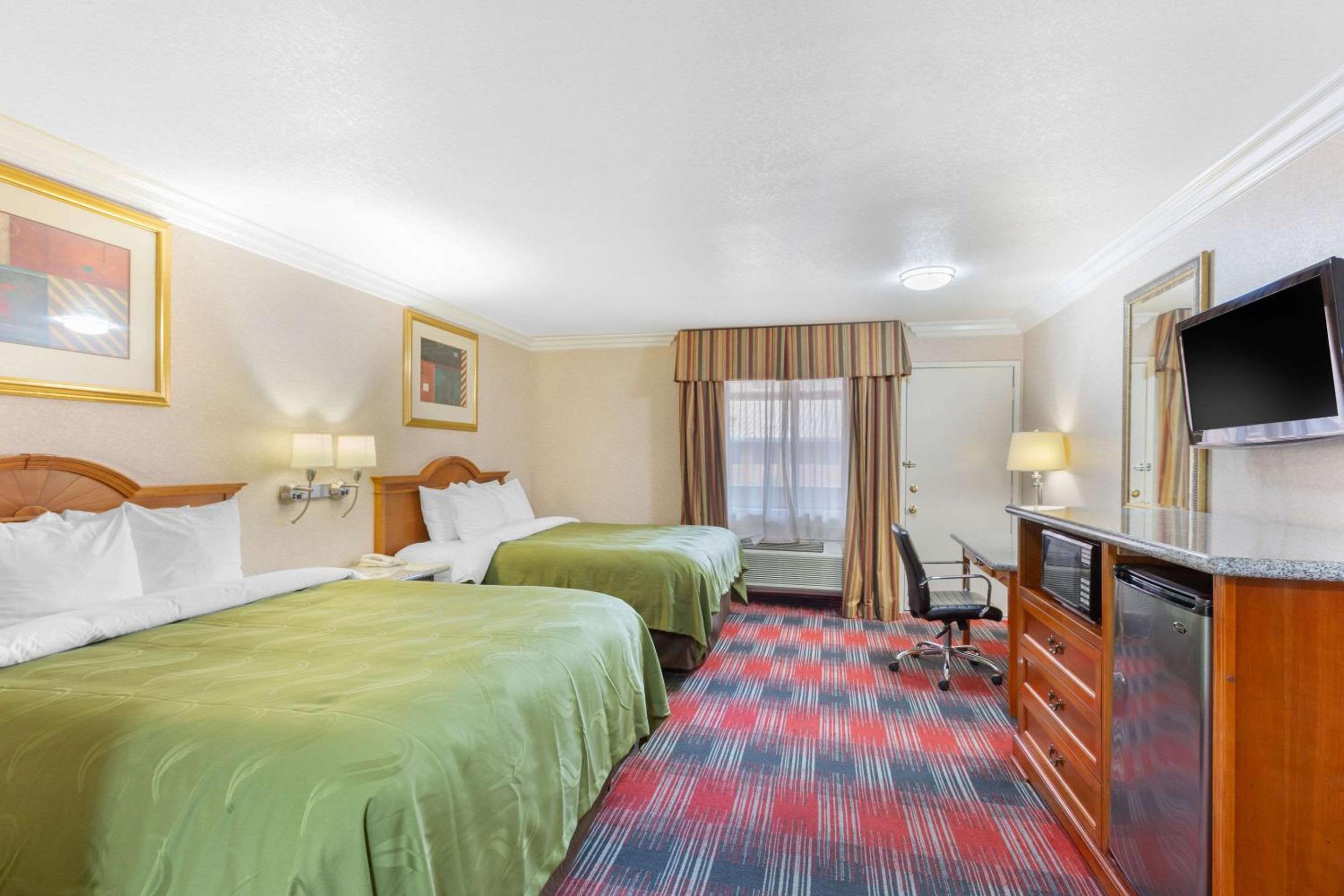 Standard Room, 2 Queen Beds, Non Smoking - Photo 1
