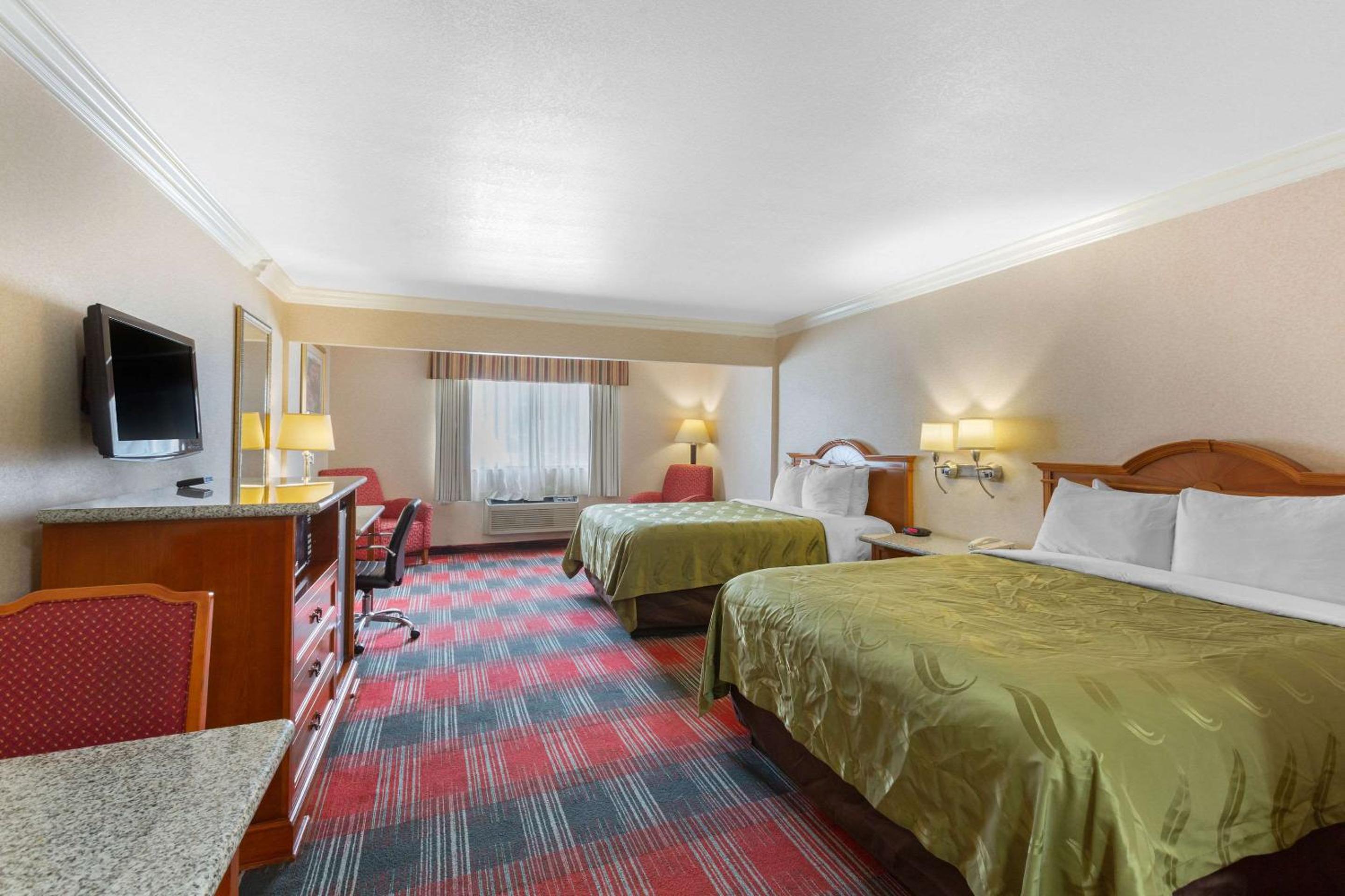 Standard Room, 2 Queen Beds, Non Smoking - Photo 2