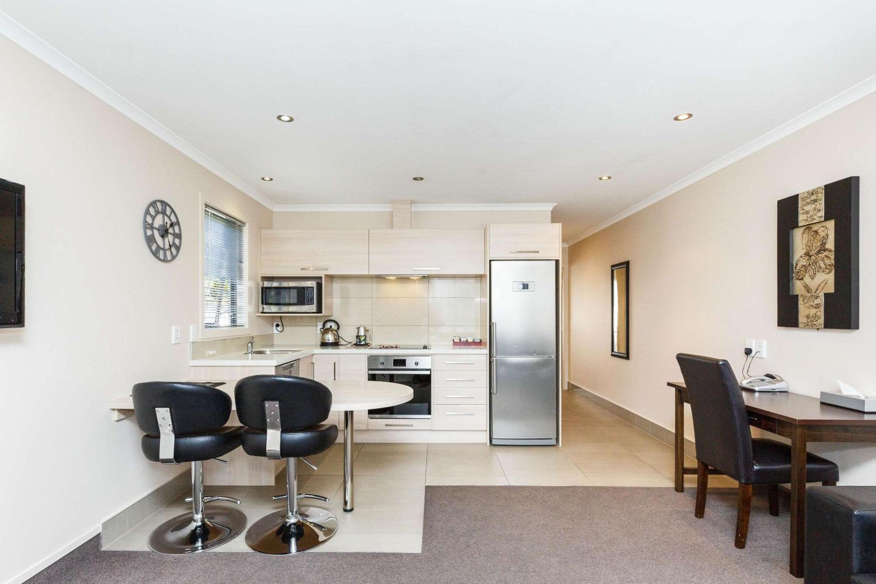 One-Bedroom Apartment - Photo 6
