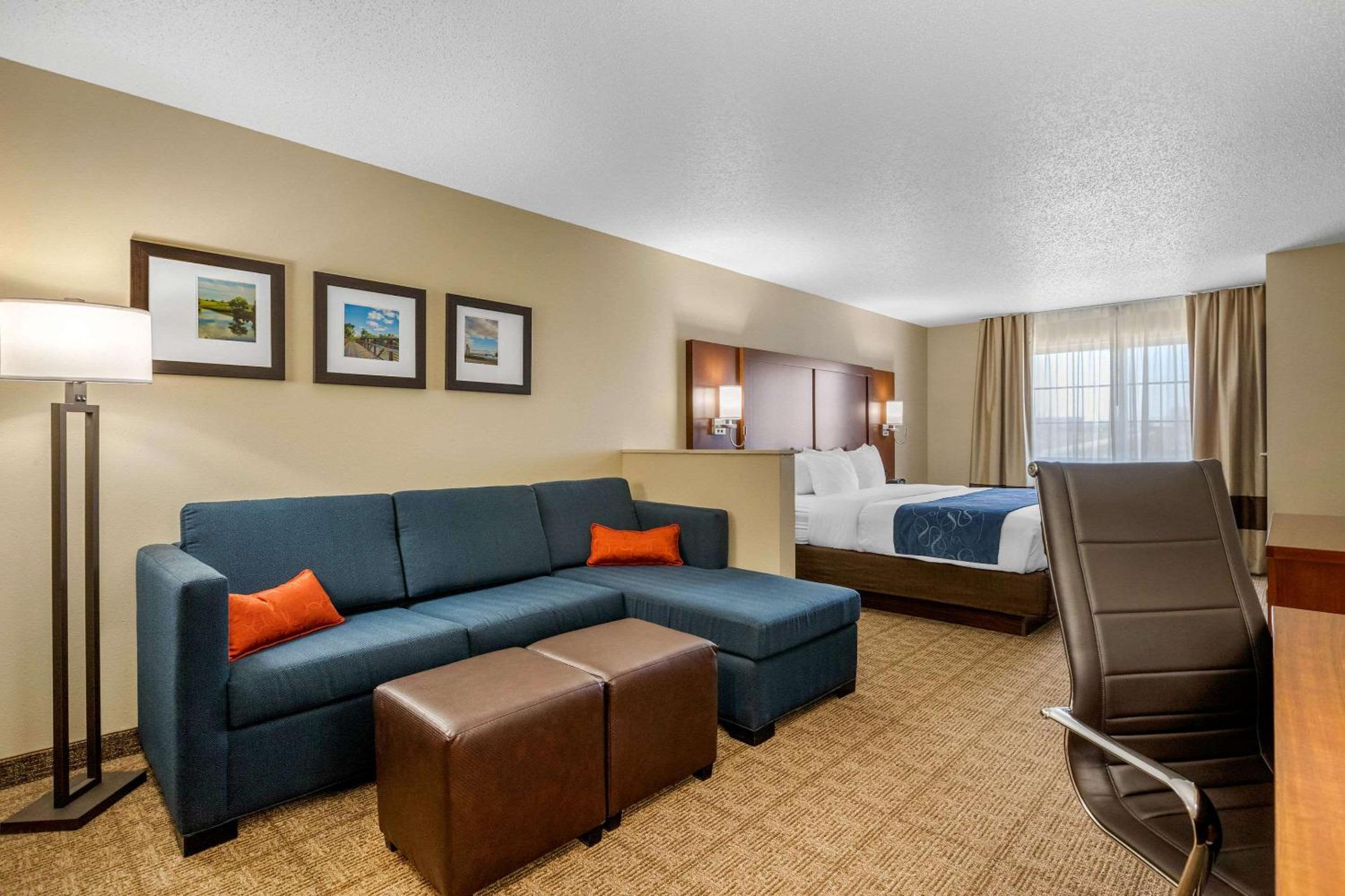 King Suite - Non-Smoking - Photo 1