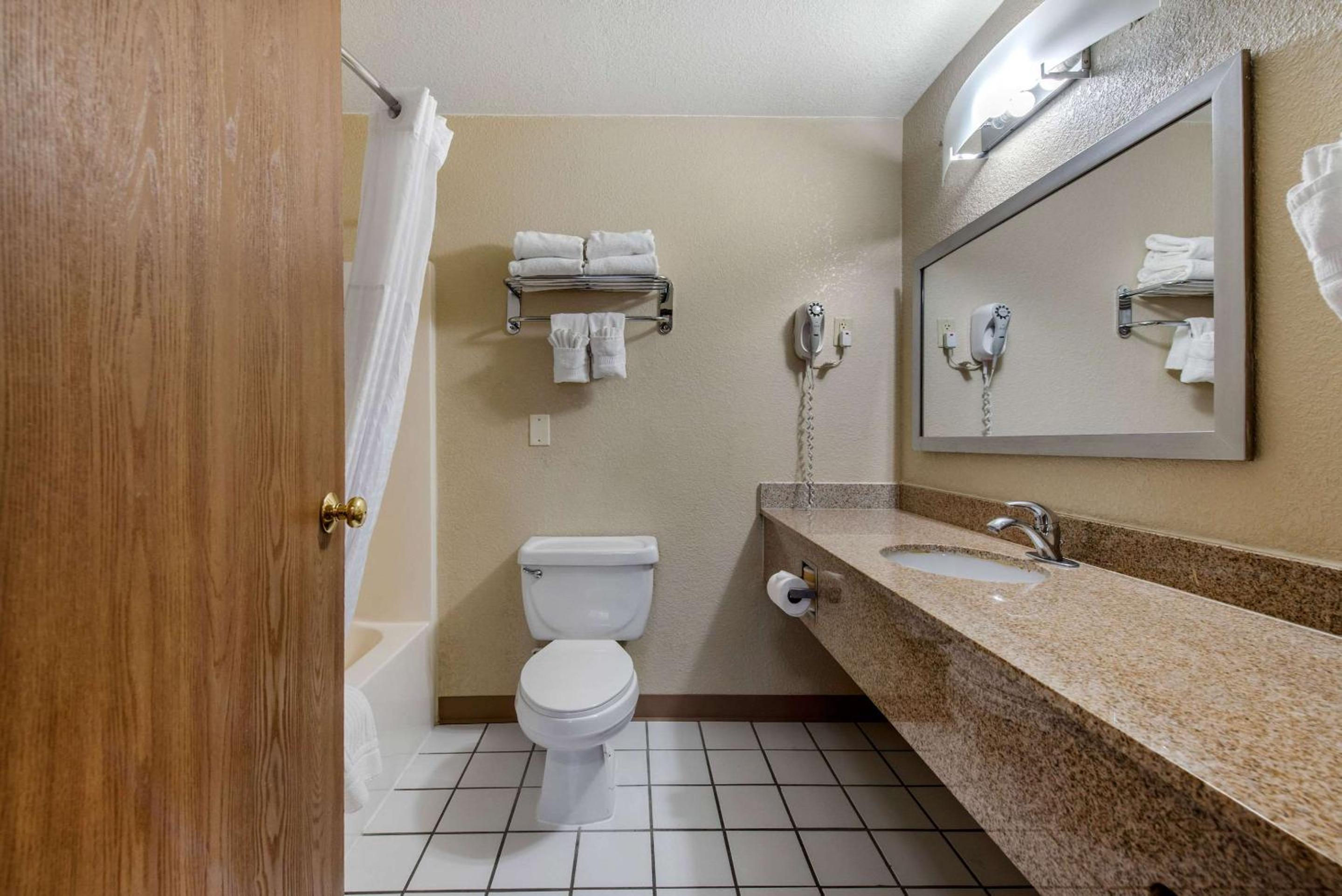 King Room - Non-Smoking - Photo 10