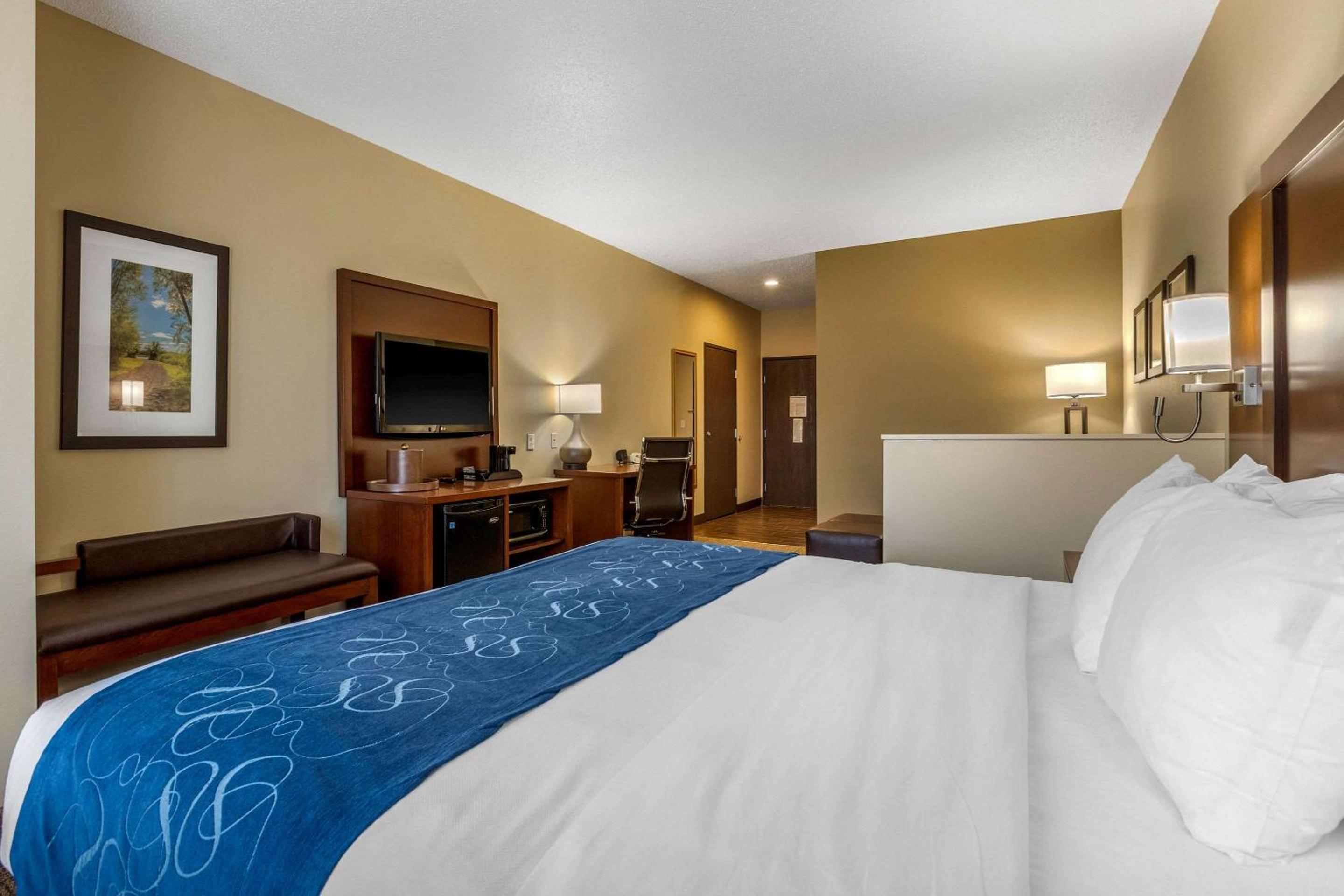 King Suite - Disability Access/Non-Smoking - Photo 3