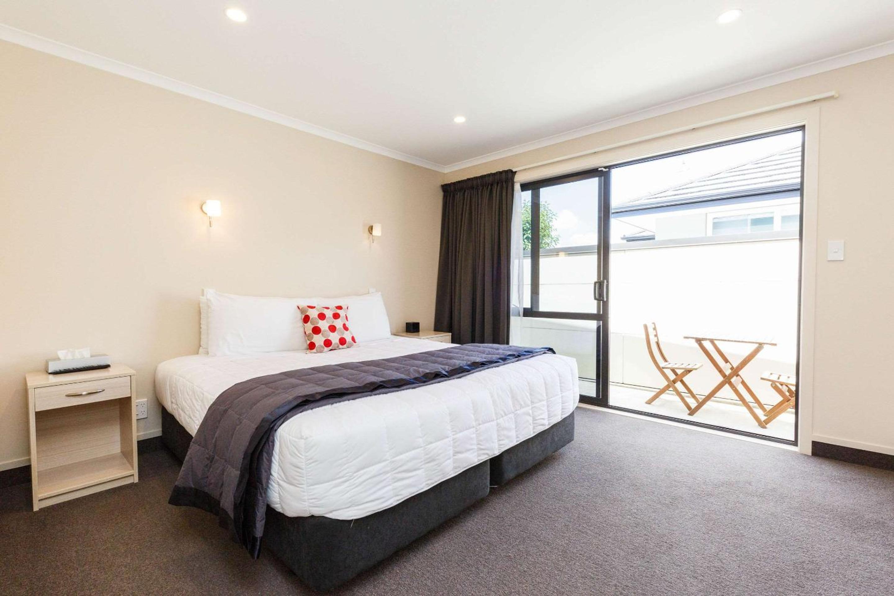 One-Bedroom Apartment - Photo 3