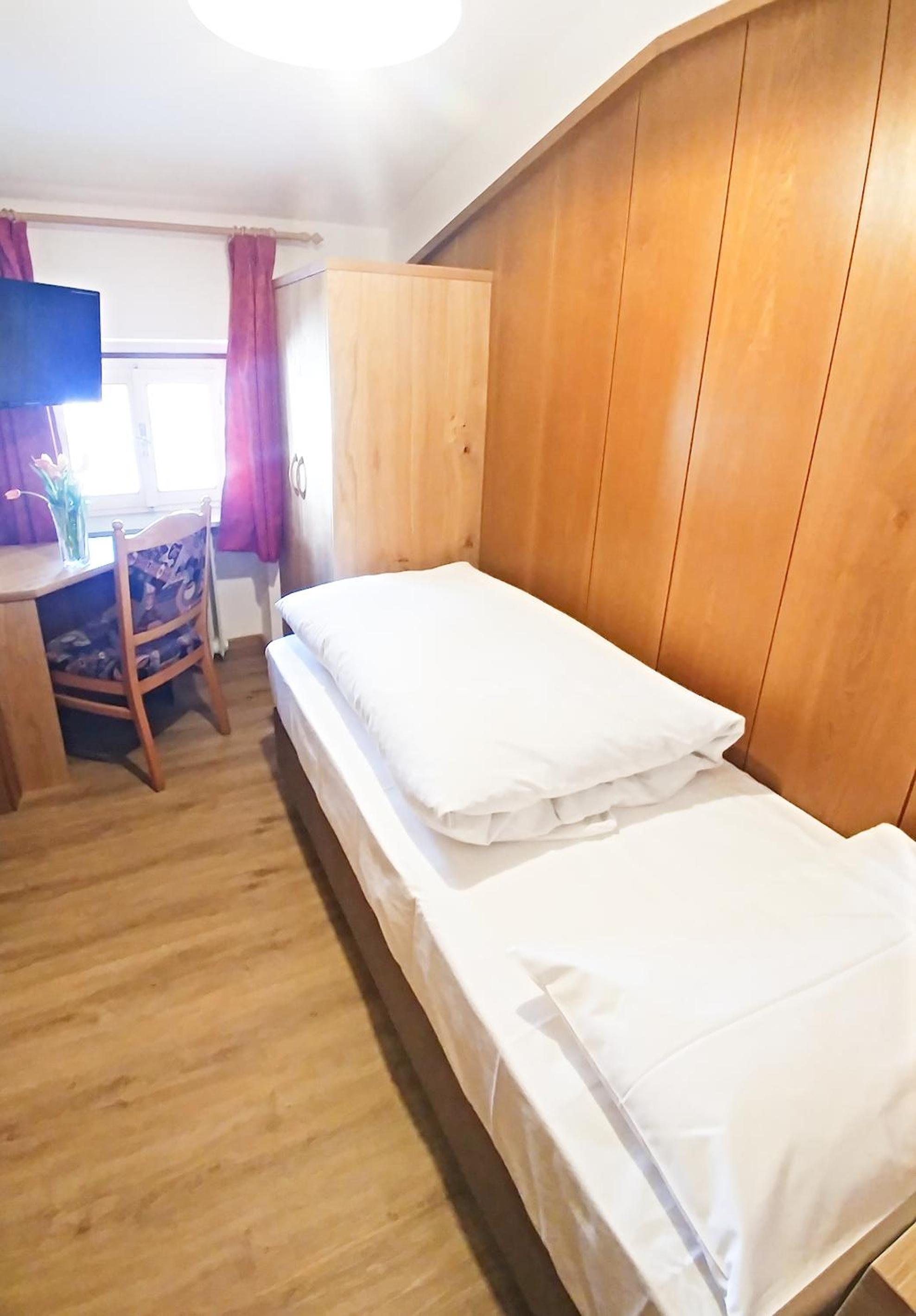 Small Single Room photo 1