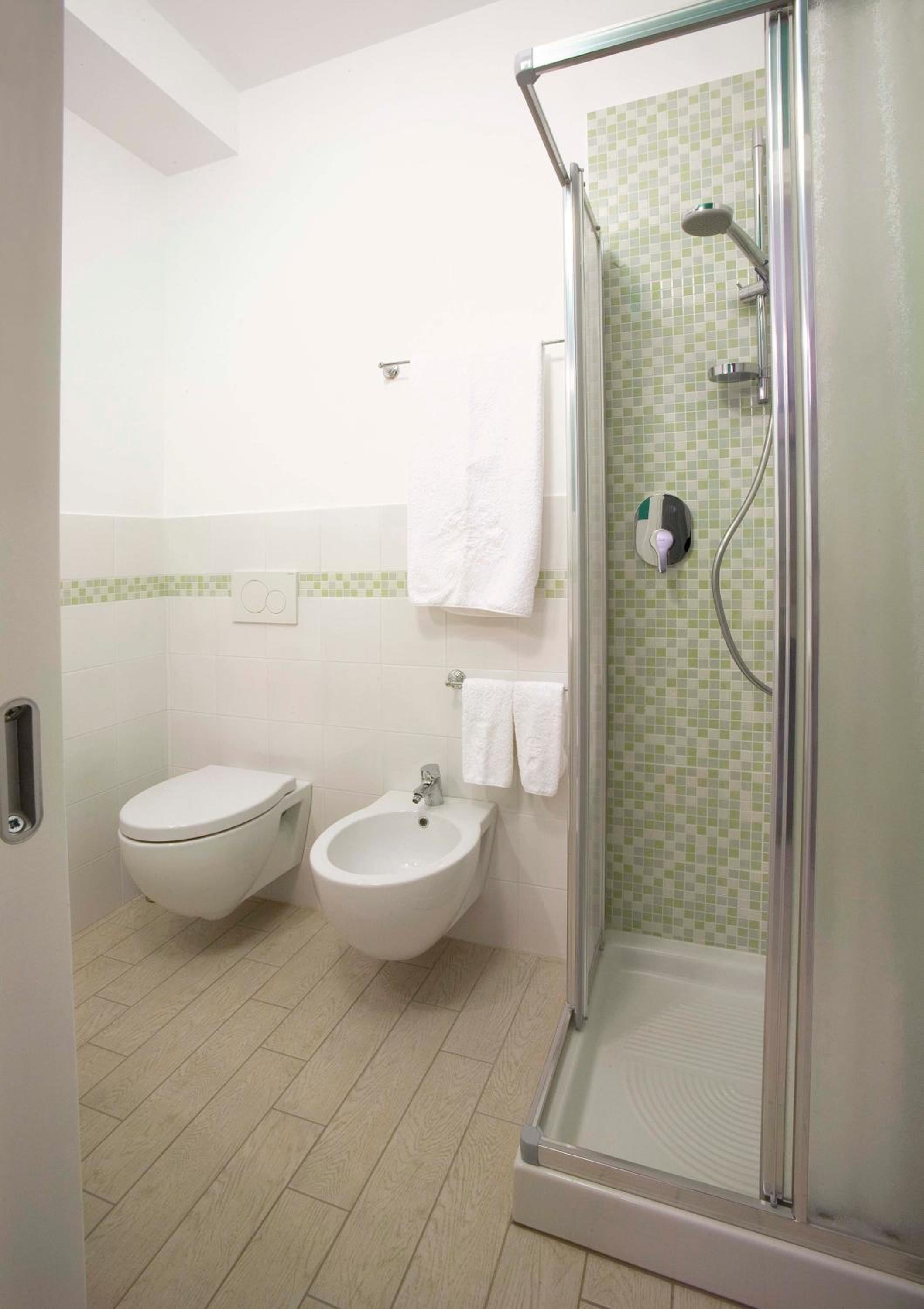 Twin Room with Bathroom photo 2