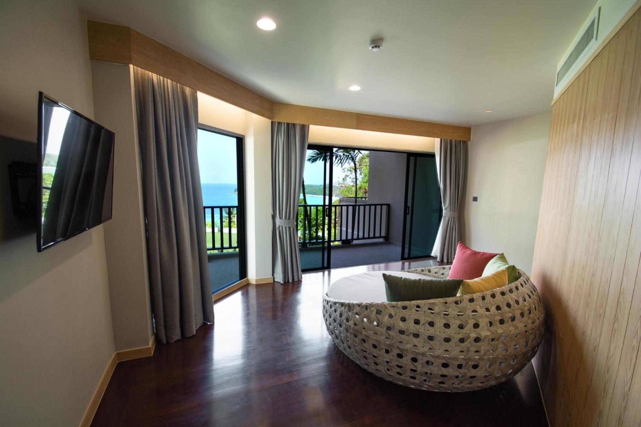 Executive Suite - Photo 4