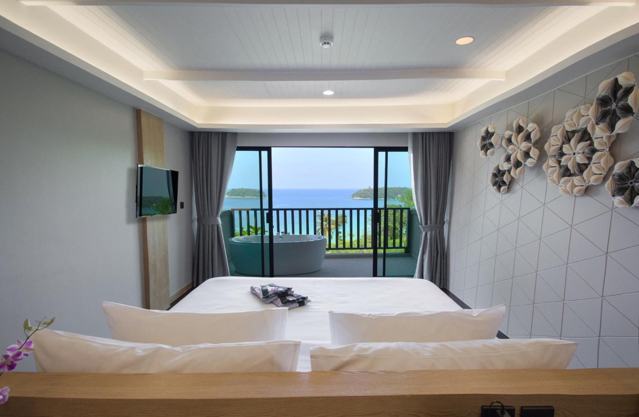 Executive Suite - Photo 1