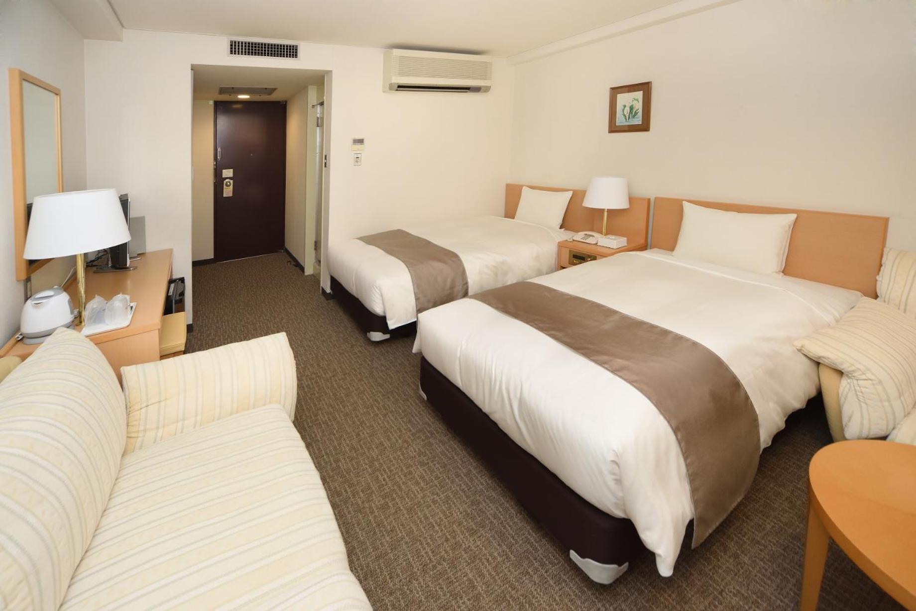 Twin Room - Non-Smoking photo 3