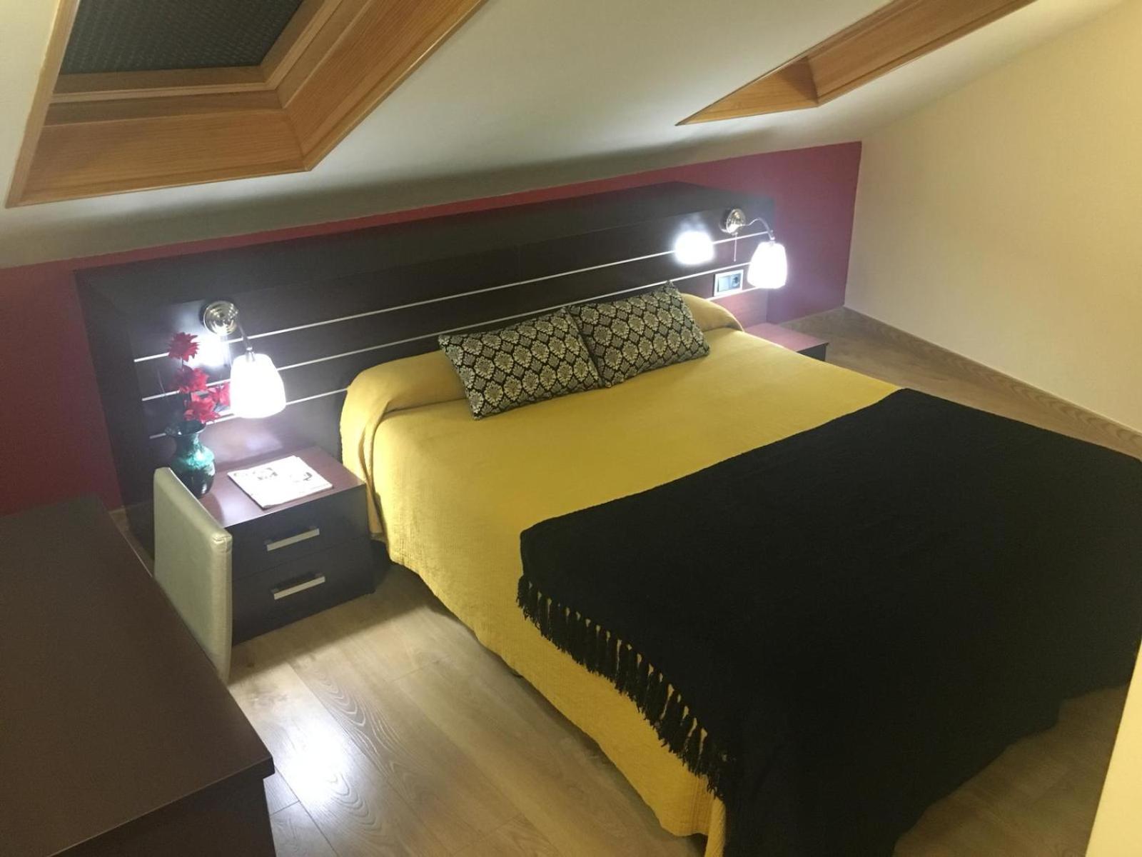 Queen Room photo 2