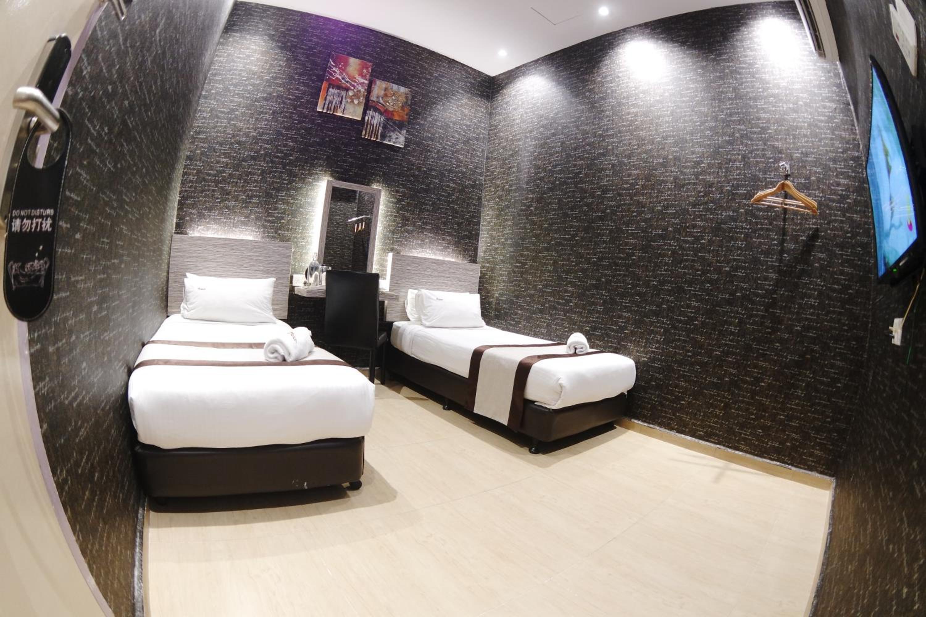 Superior Twin Room photo 2