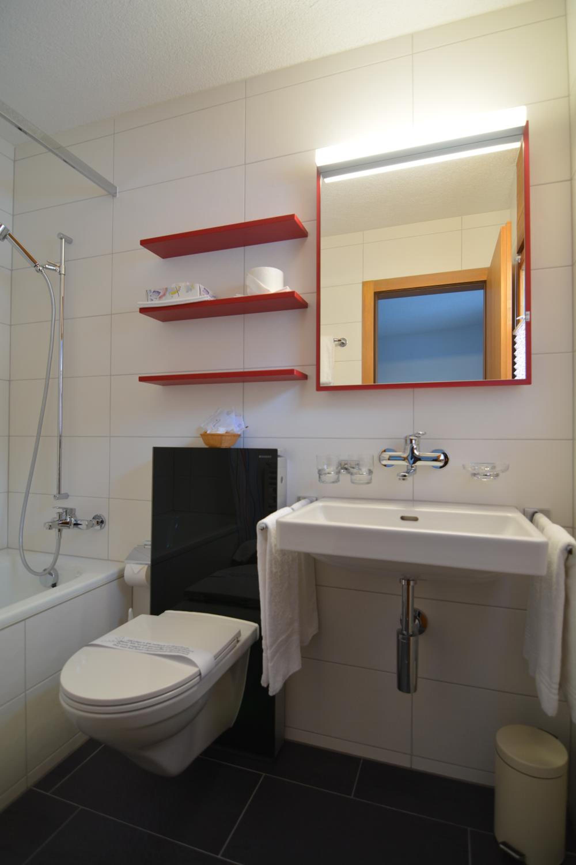 Single Room with Bath photo 3