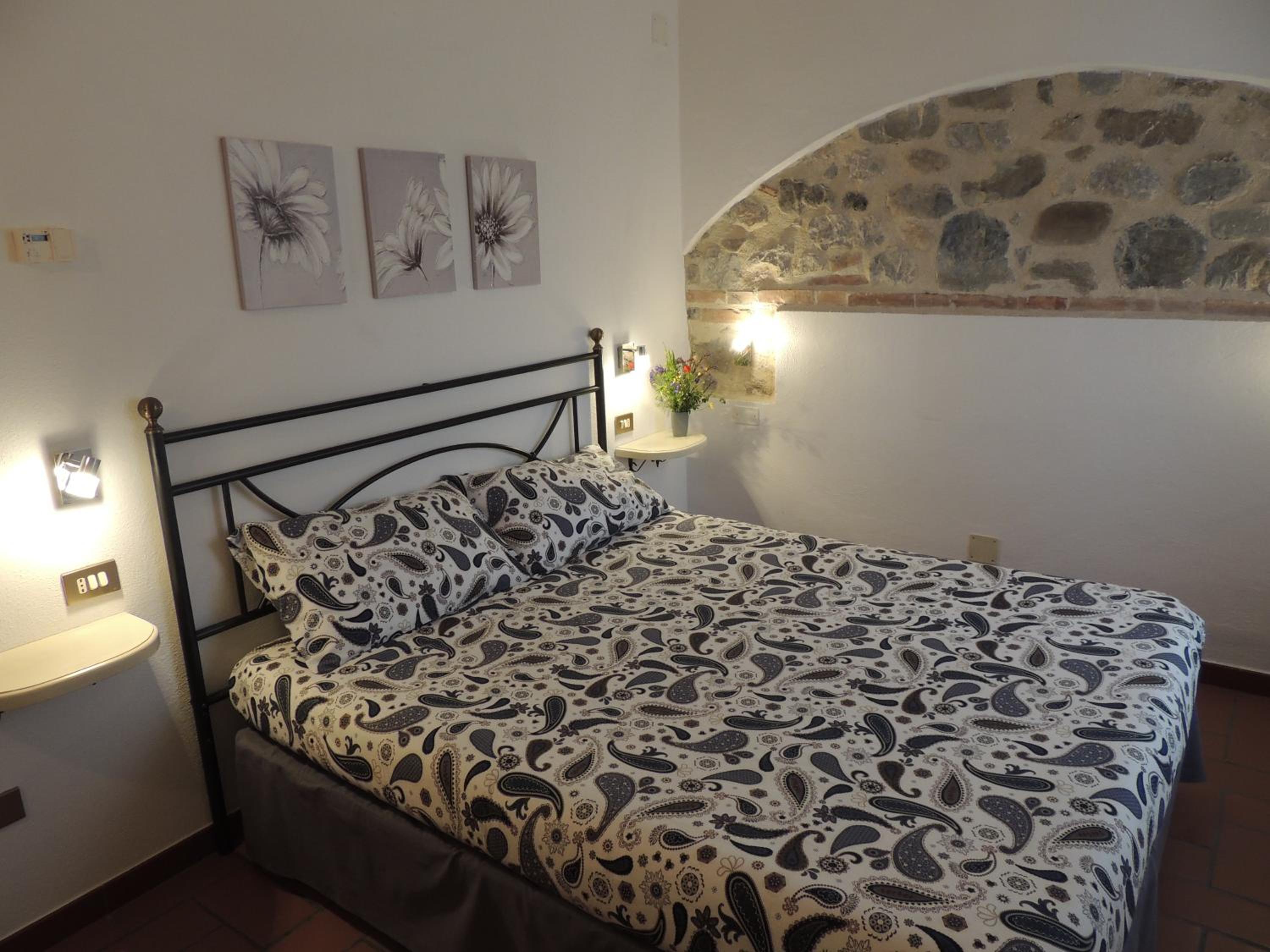 Economy Double Room photo 2