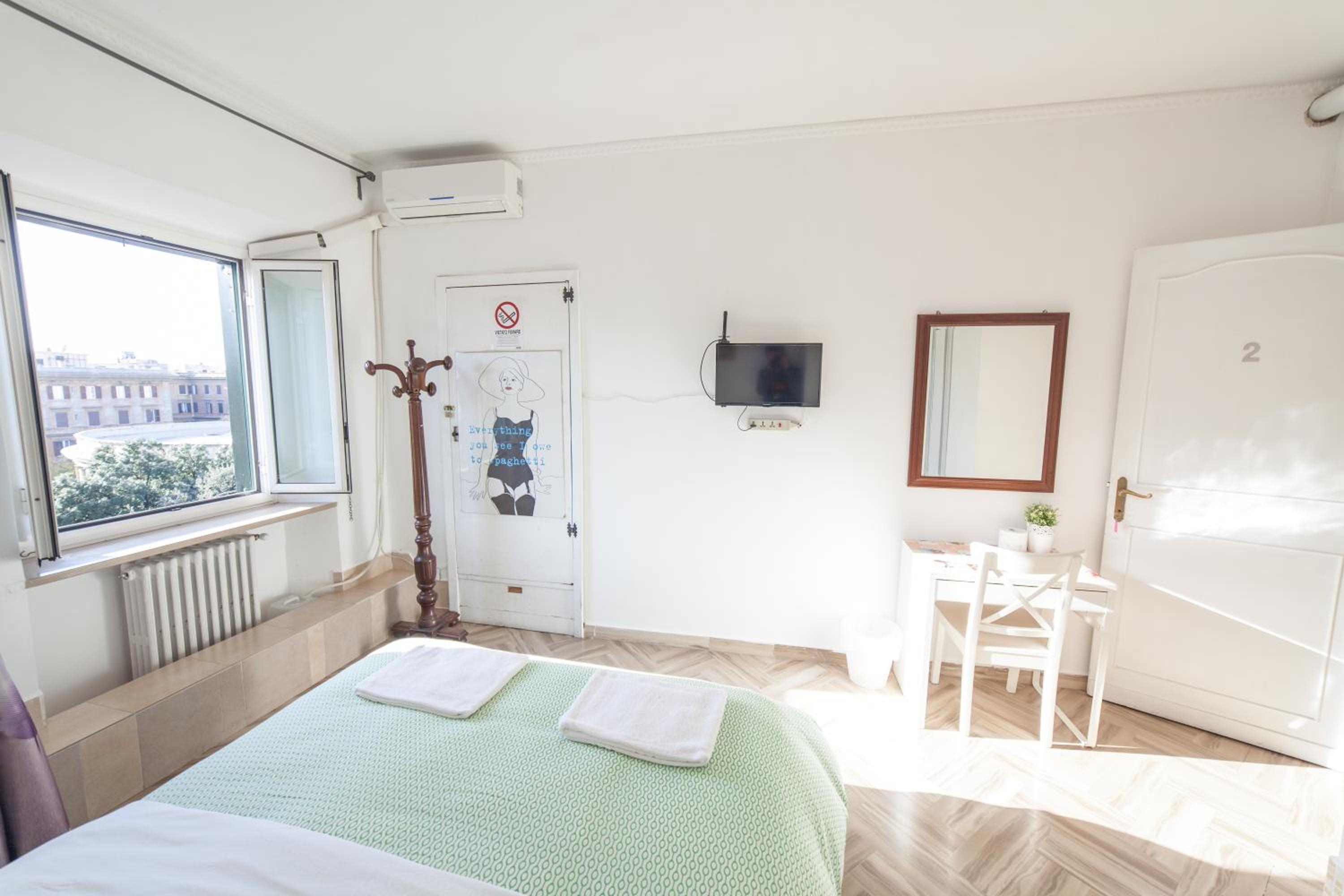 Double Room with Private Bathroom photo 1