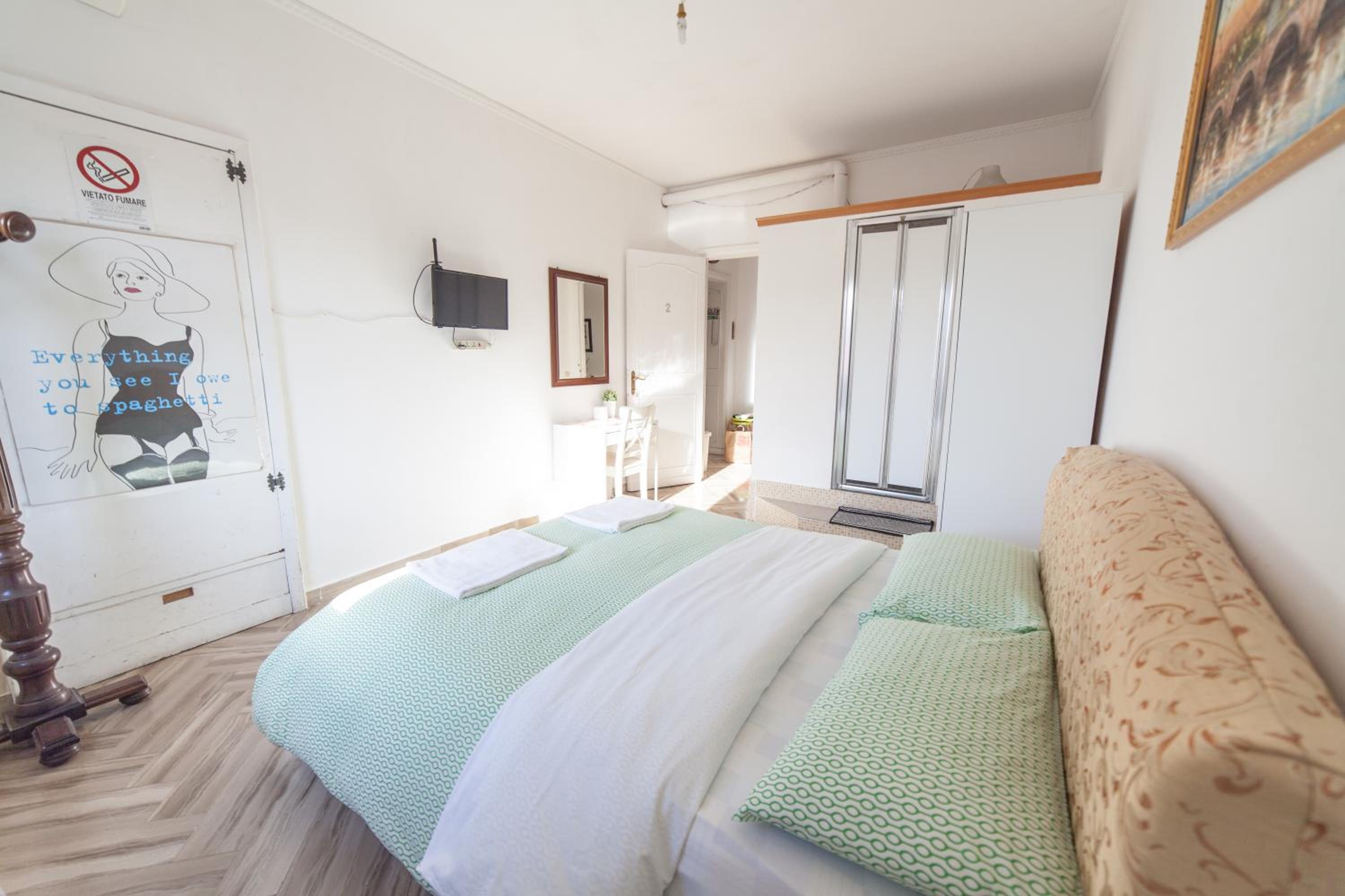 Double Room with Private Bathroom photo 3