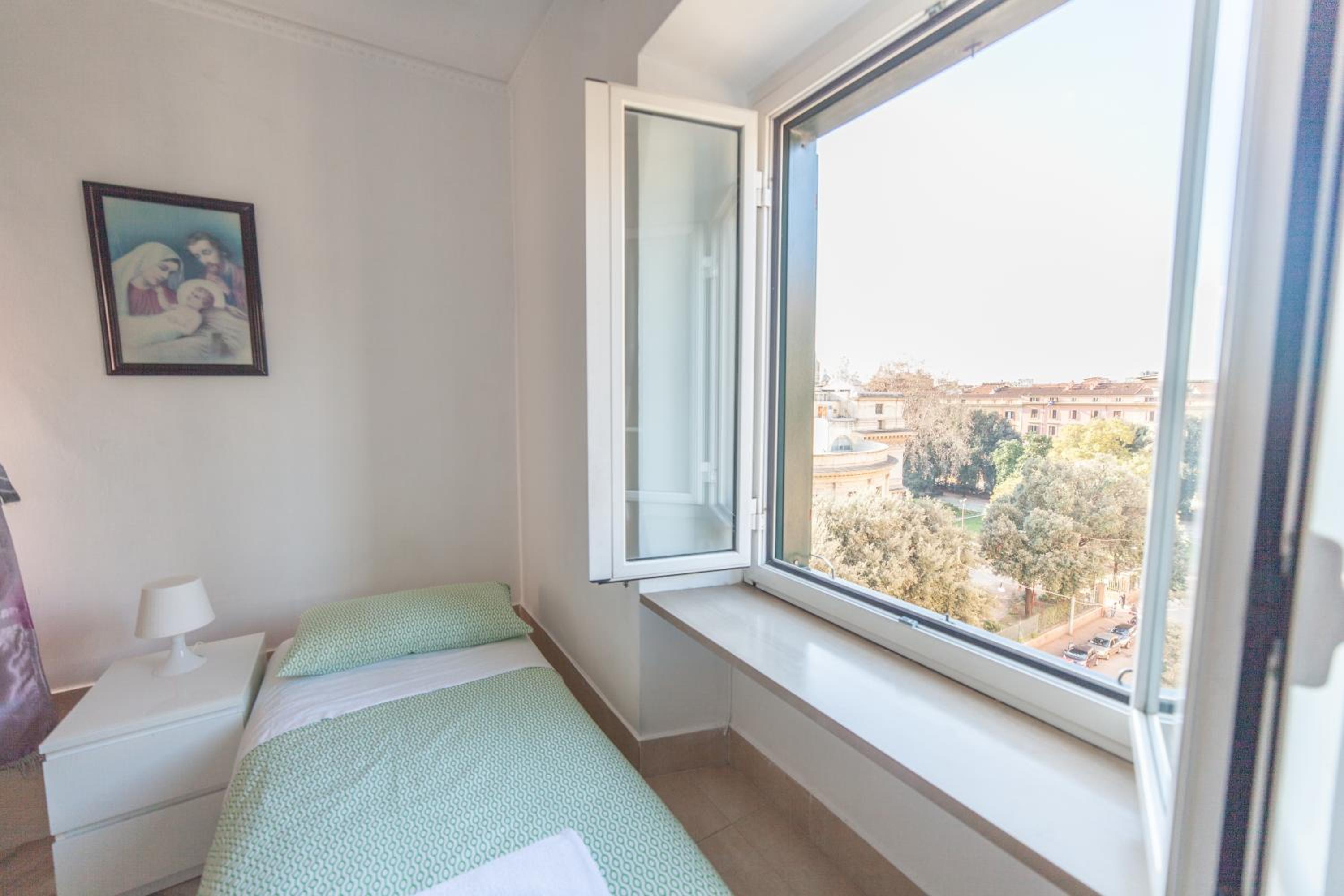 Triple Room with Private Bathroom photo 3