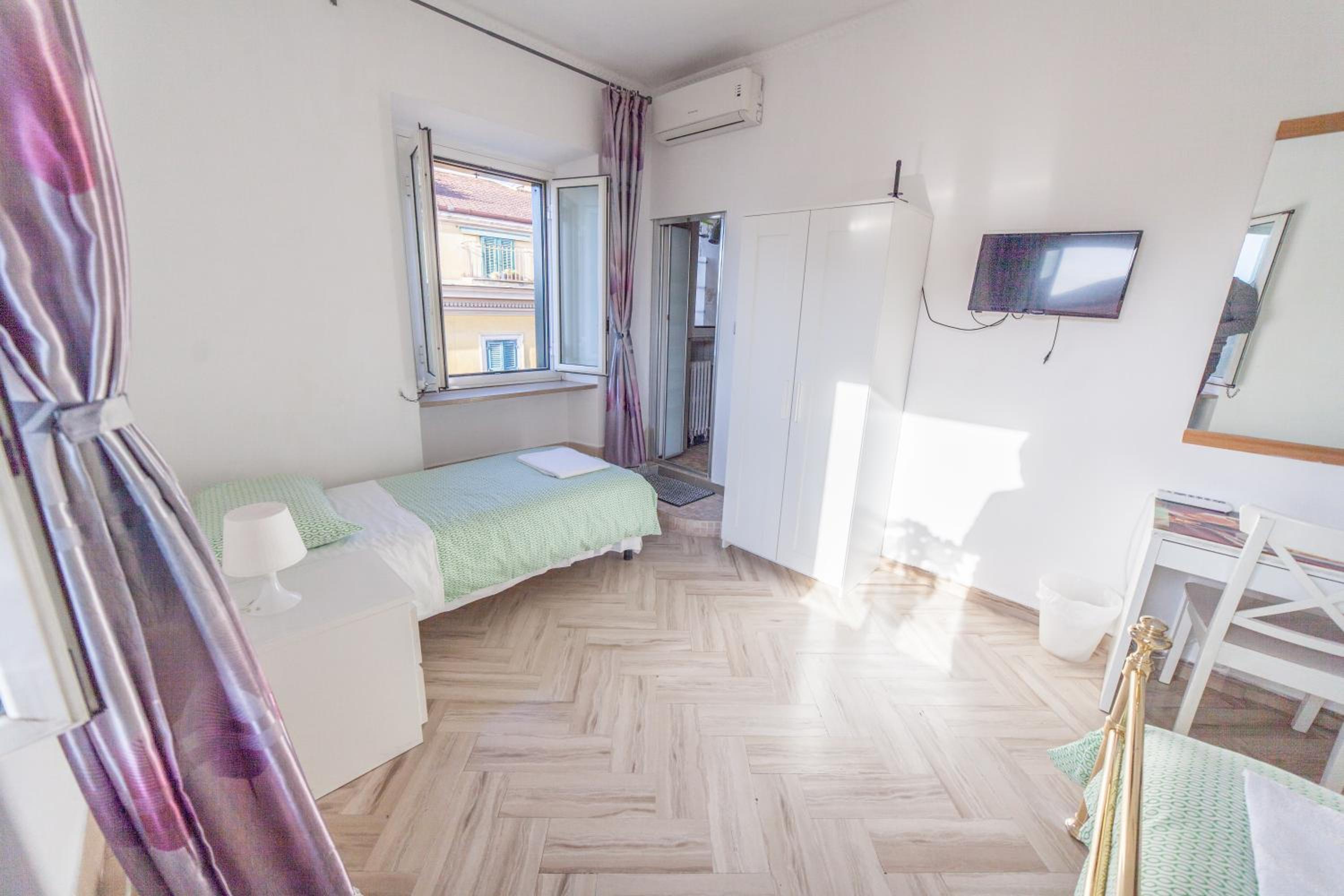 Triple Room with Private Bathroom photo 3