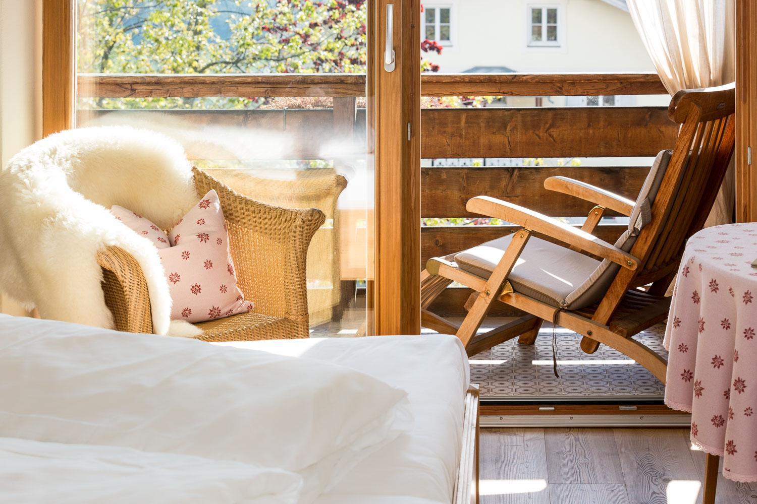 Double Room with Balcony - Photo 8