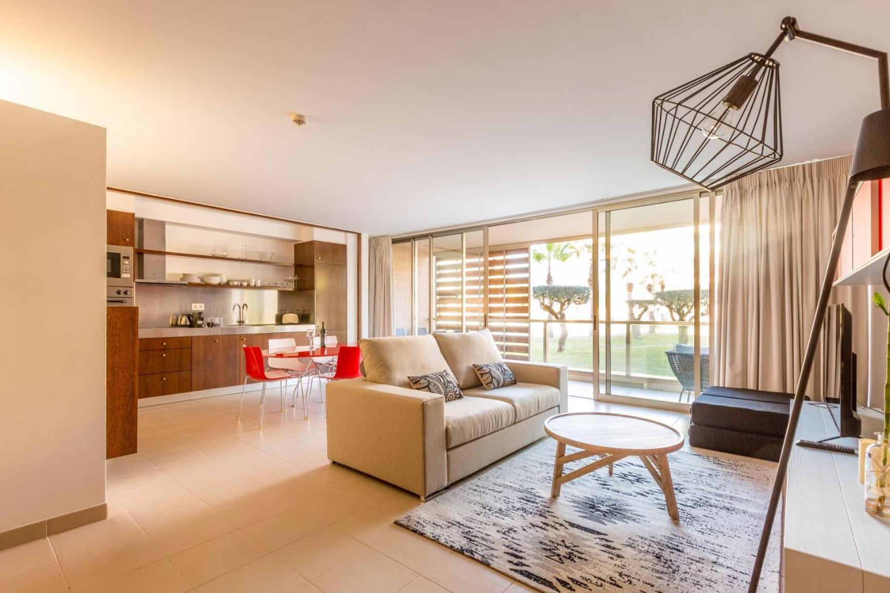 Apartment with Pool View 