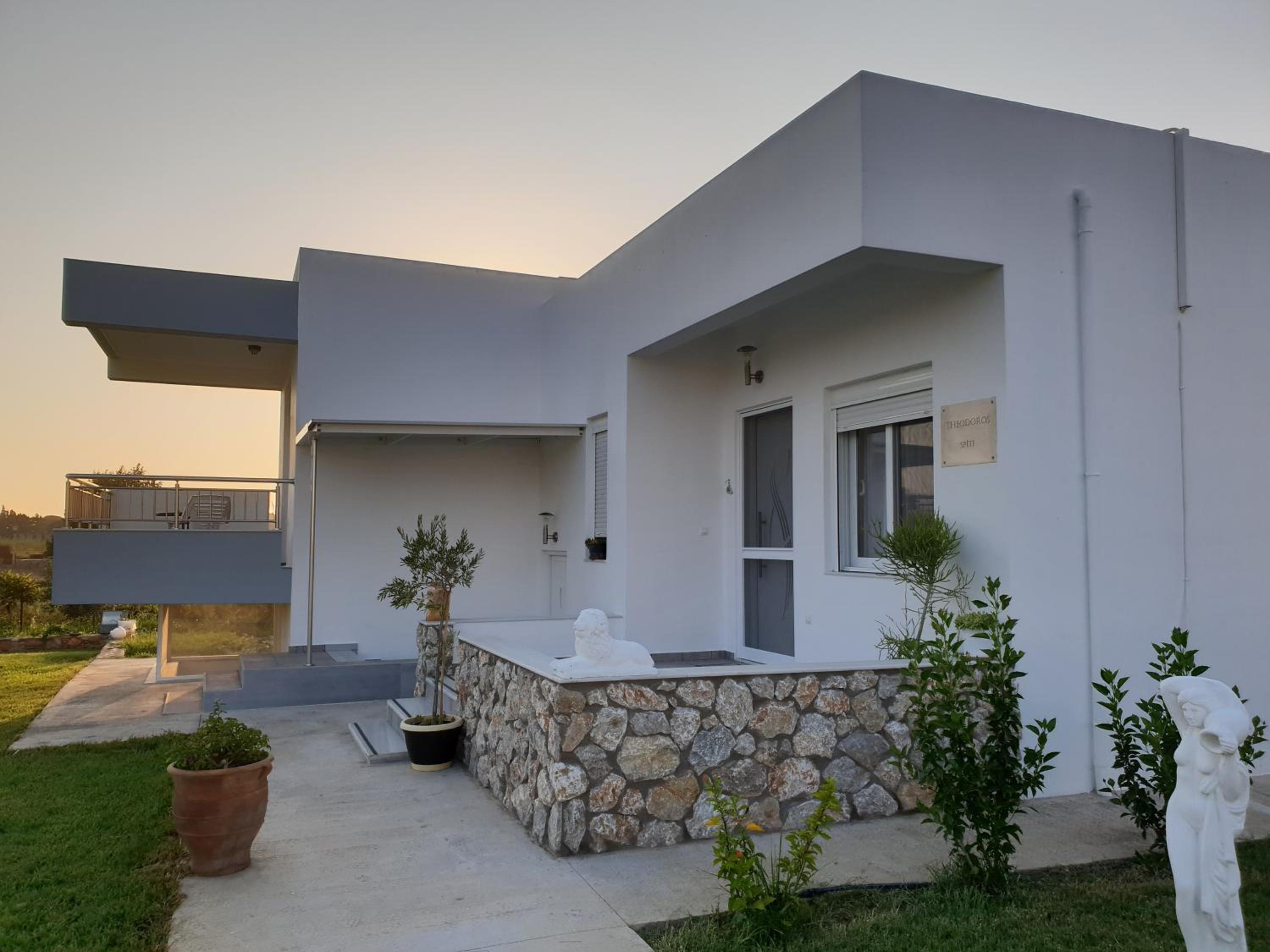 Four-Bedroom House photo 3
