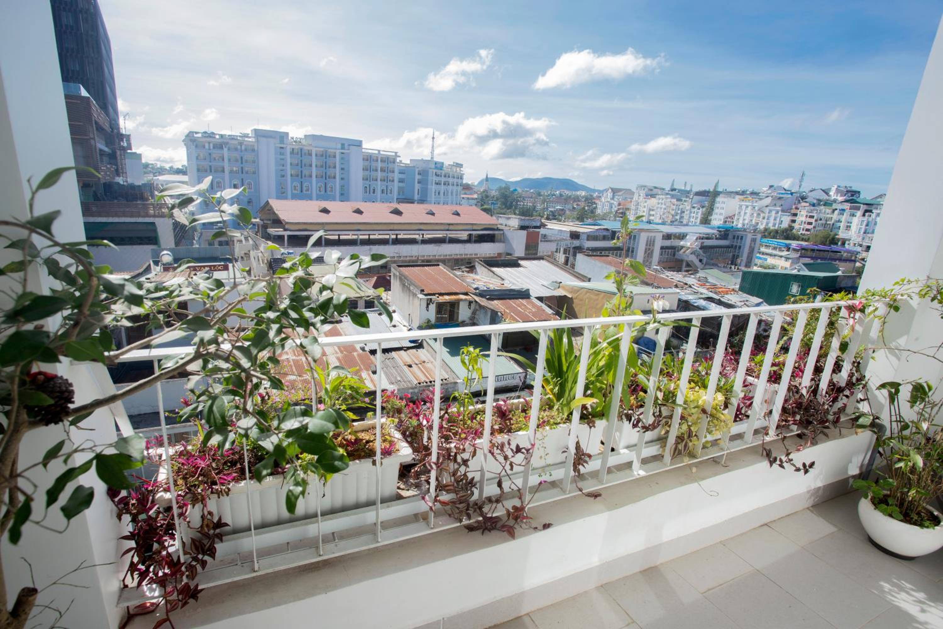Deluxe Double Room with Balcony photo 3