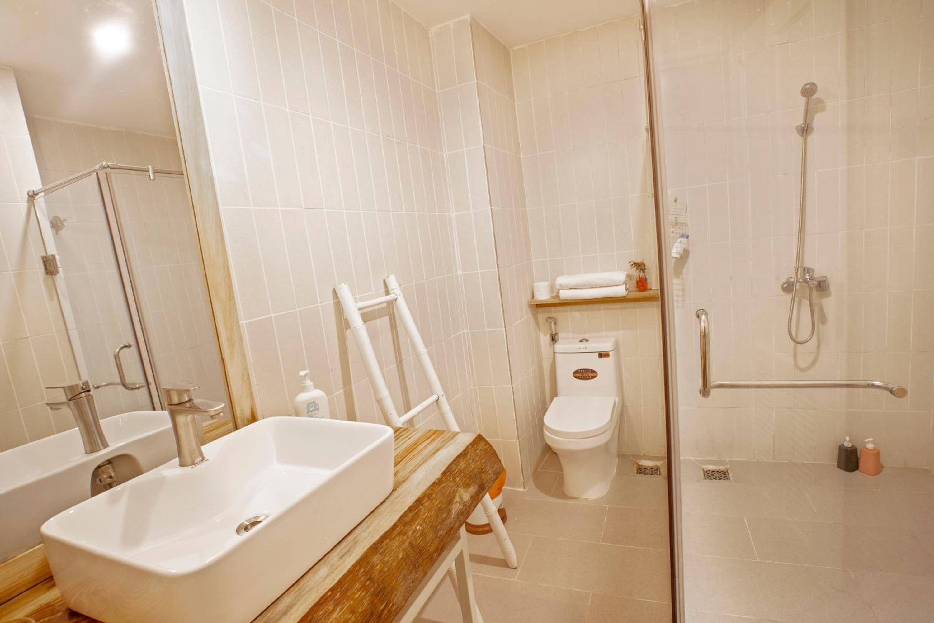Deluxe Double Room with Balcony photo 2