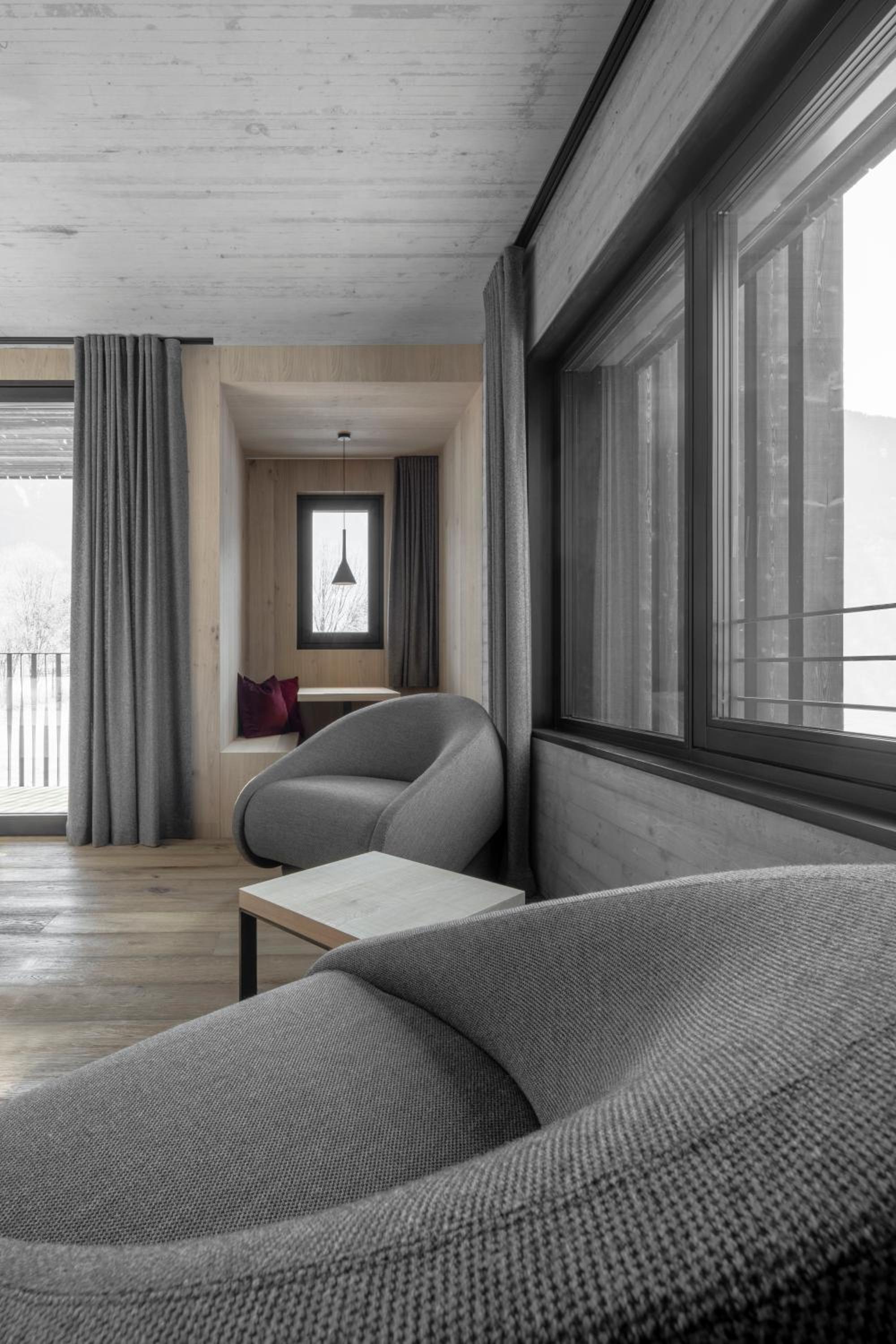 Deluxe Double Room with Balcony - Photo 3