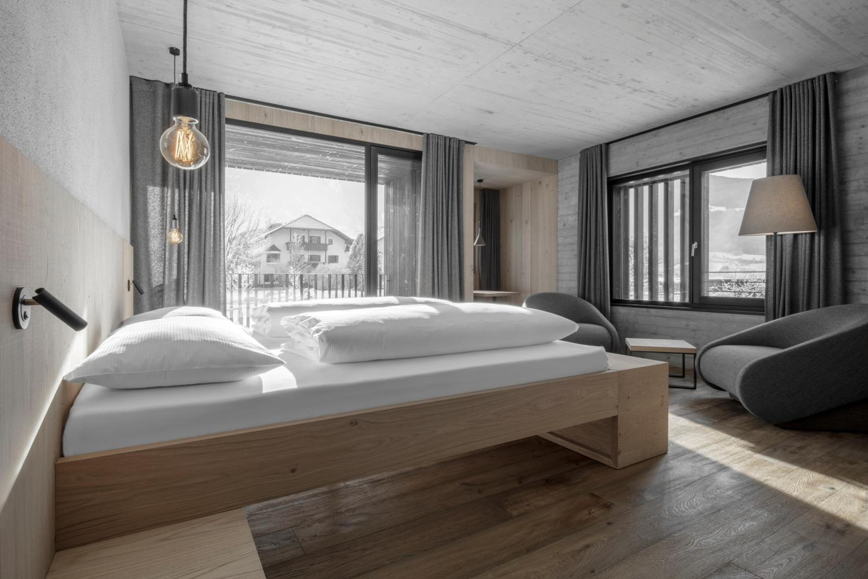 Deluxe Double Room with Balcony - Photo 1