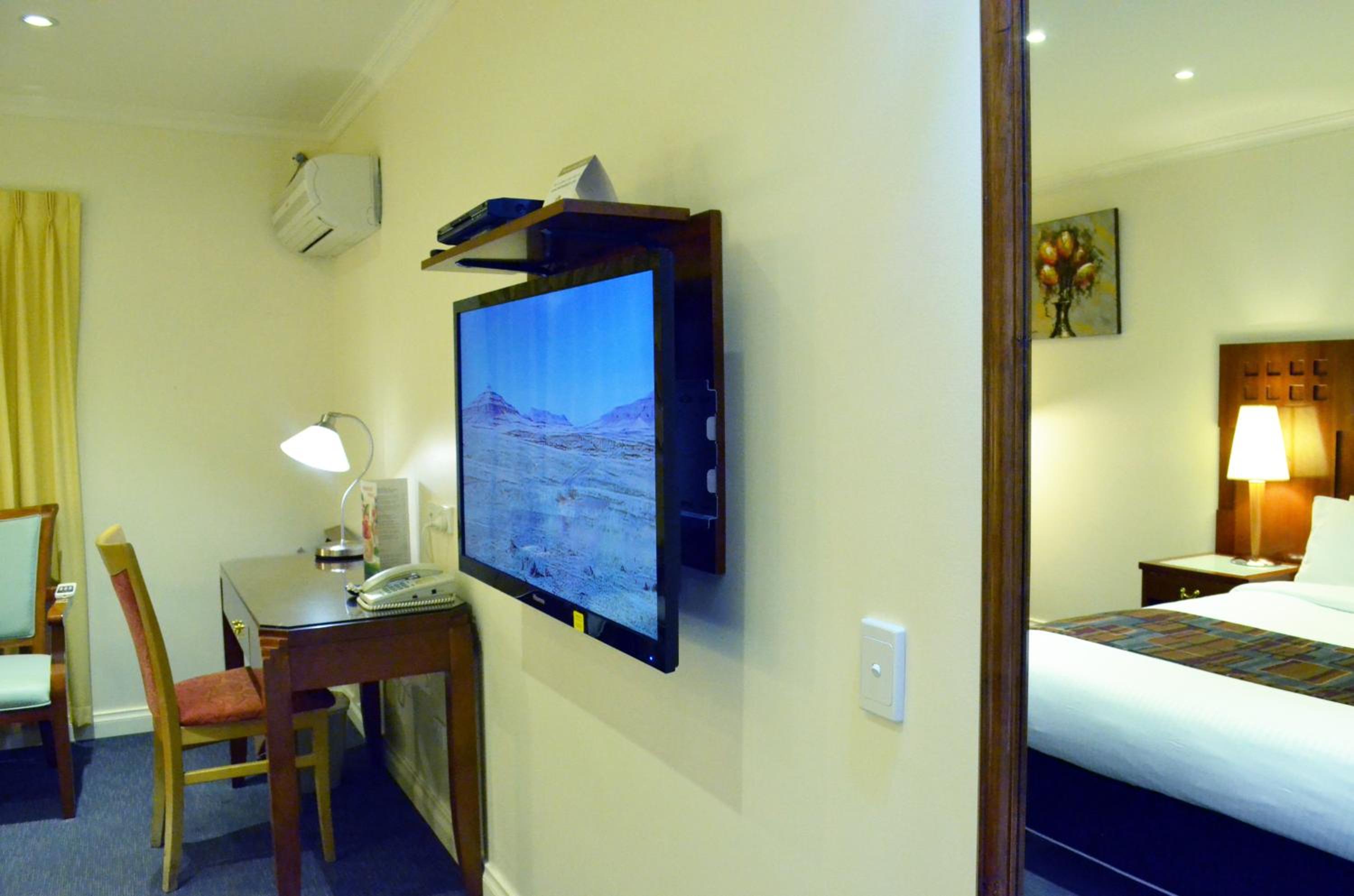 Family Room - Photo 4