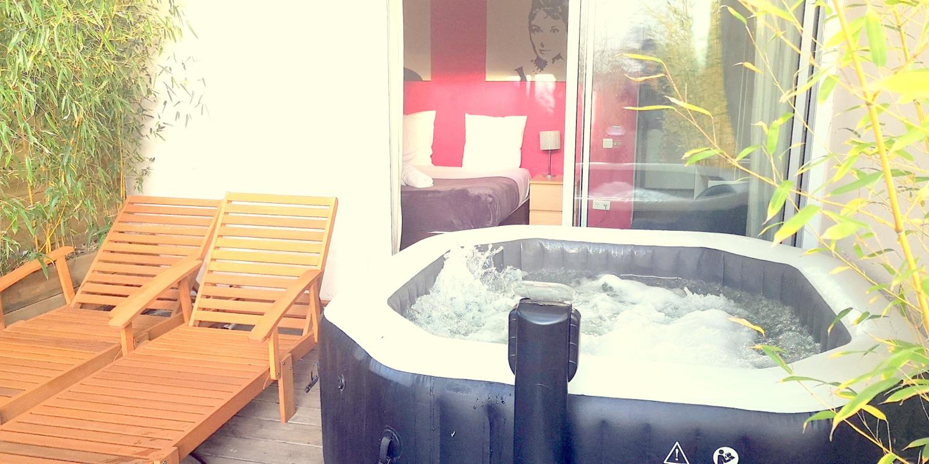 Double Room with Terrace and Jacuzzi - Photo 7