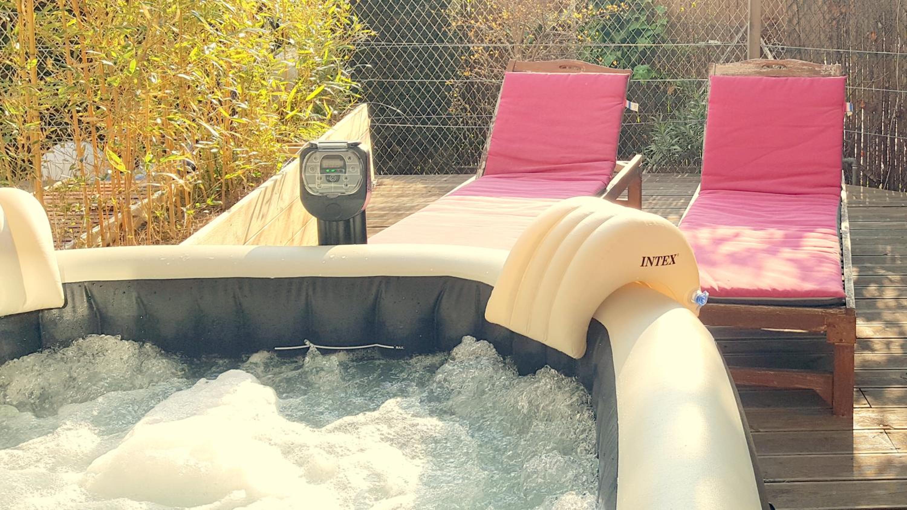 Double Room with Terrace and Jacuzzi - Photo 4