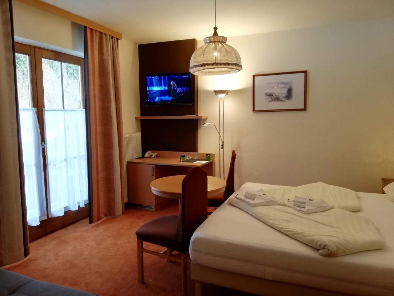 Double Room with Balcony - Photo 5