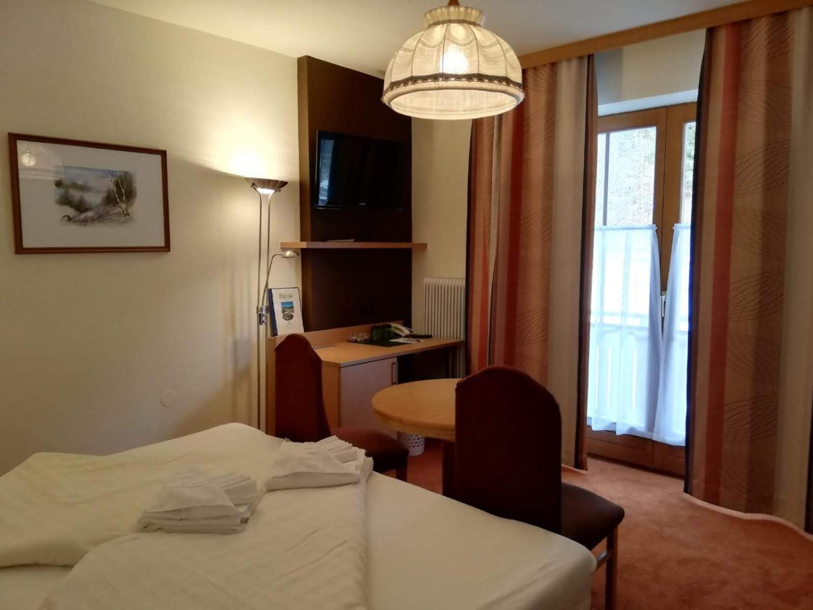 Double Room with Balcony - Photo 6