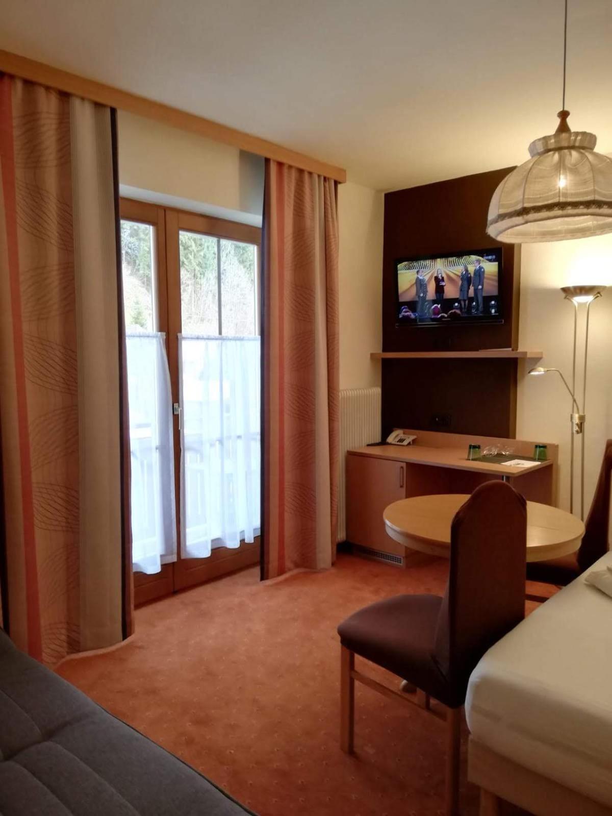 Double Room with Balcony - Photo 7