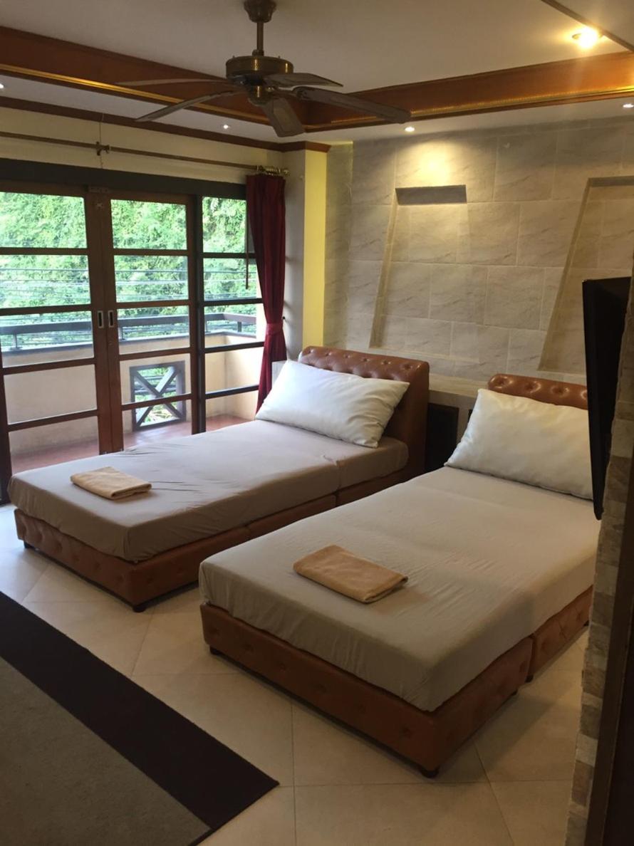 Queen Suite with Pool View - Photo 8