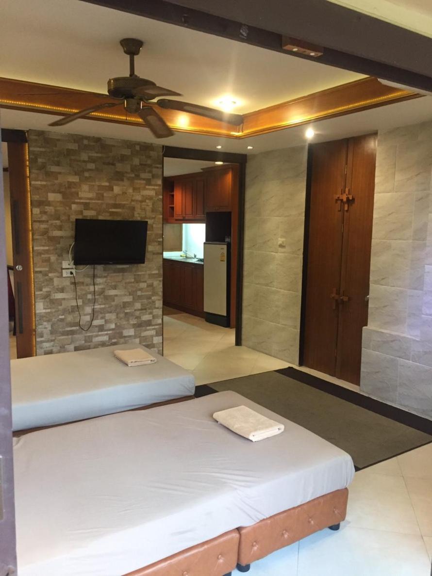 Queen Suite with Pool View - Photo 6