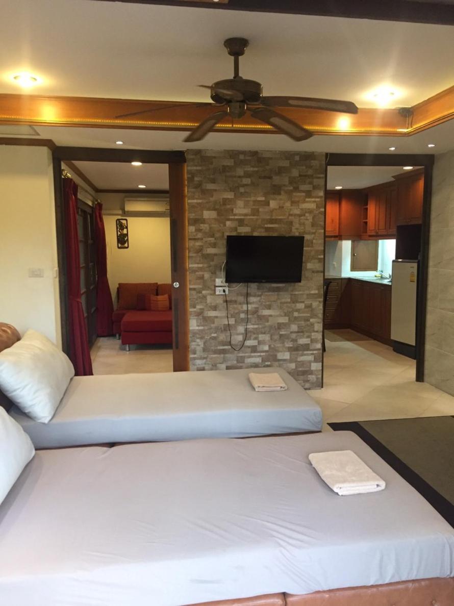 Queen Suite with Pool View - Photo 7