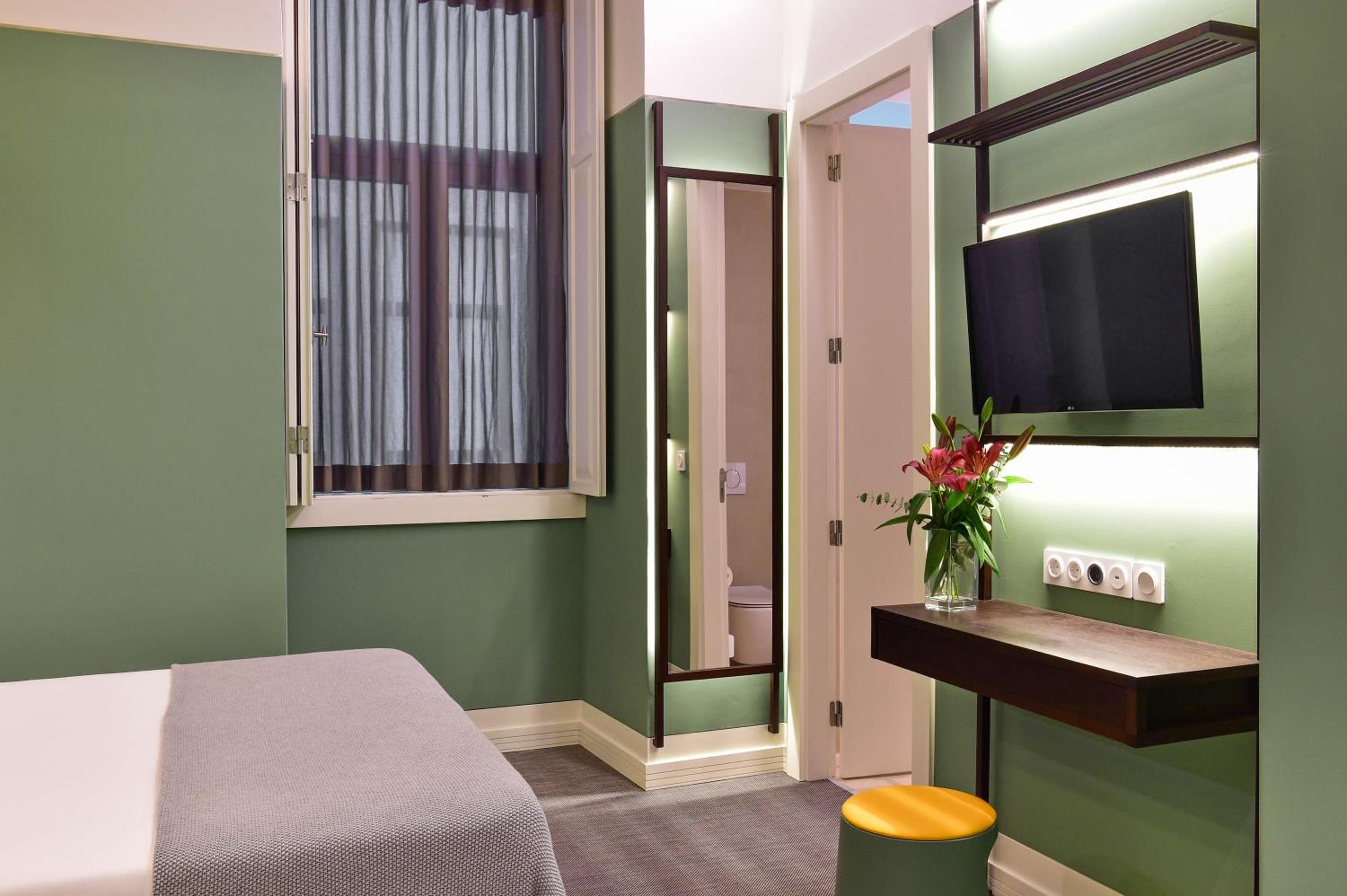 Available room