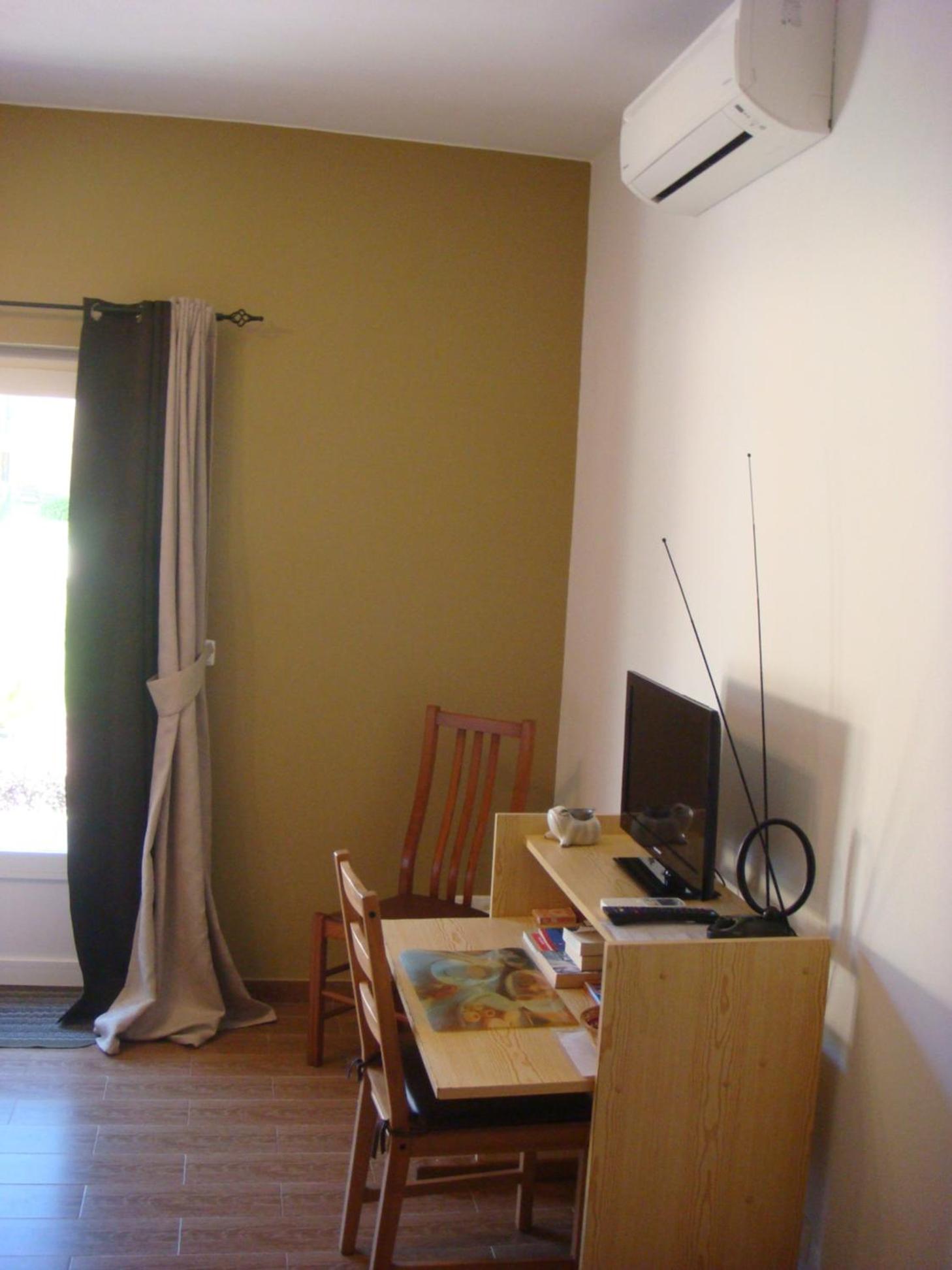 Double Room with Private Bathroom - Photo 2
