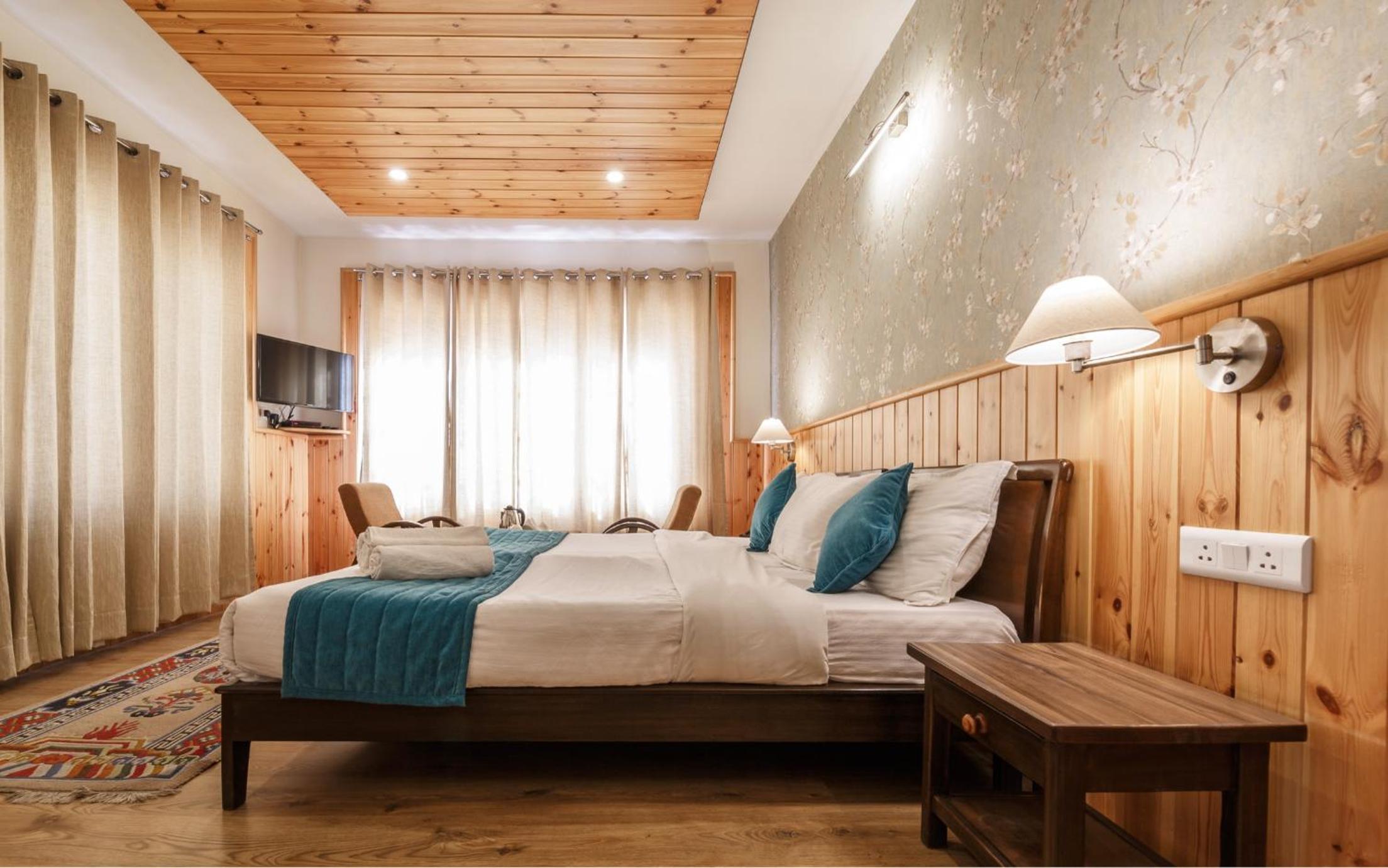 Deluxe King Suite - Photo 2