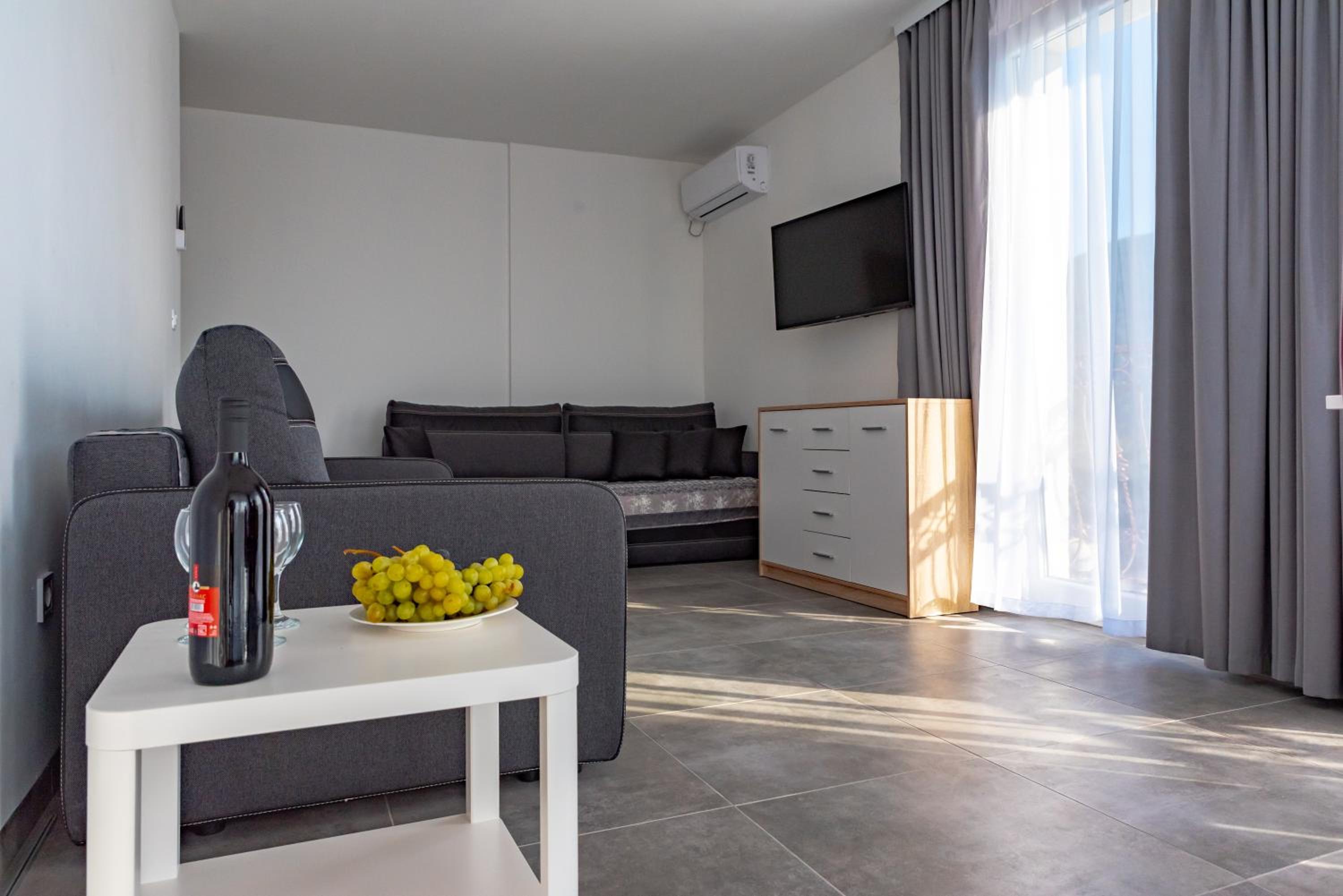 Deluxe Suite with Sea View photo 3