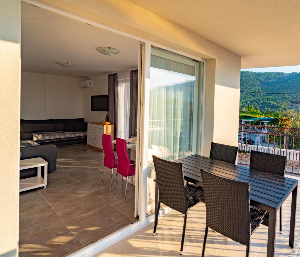 Deluxe Suite with Sea View photo 1