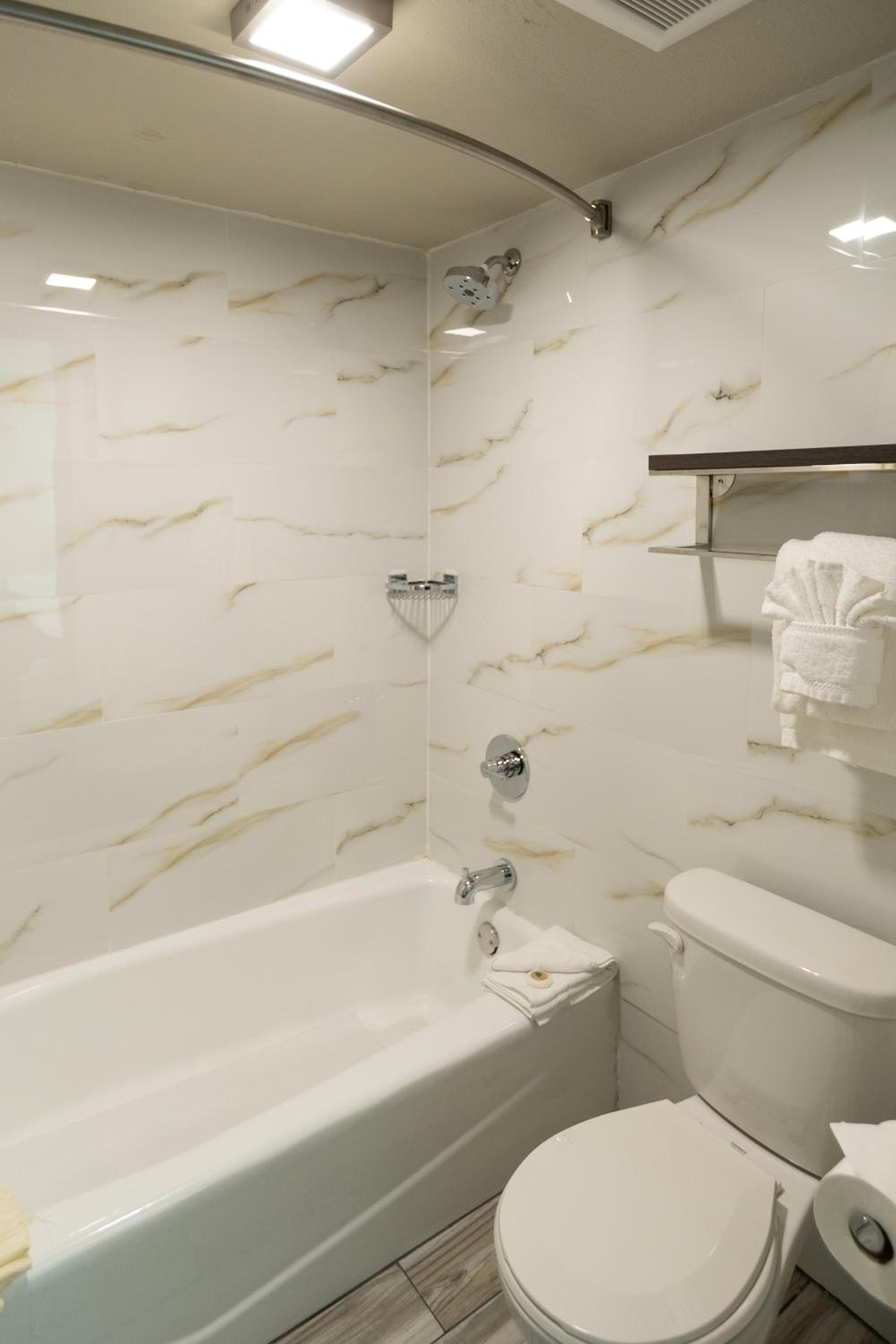 King Room - Non-Smoking - Photo 9