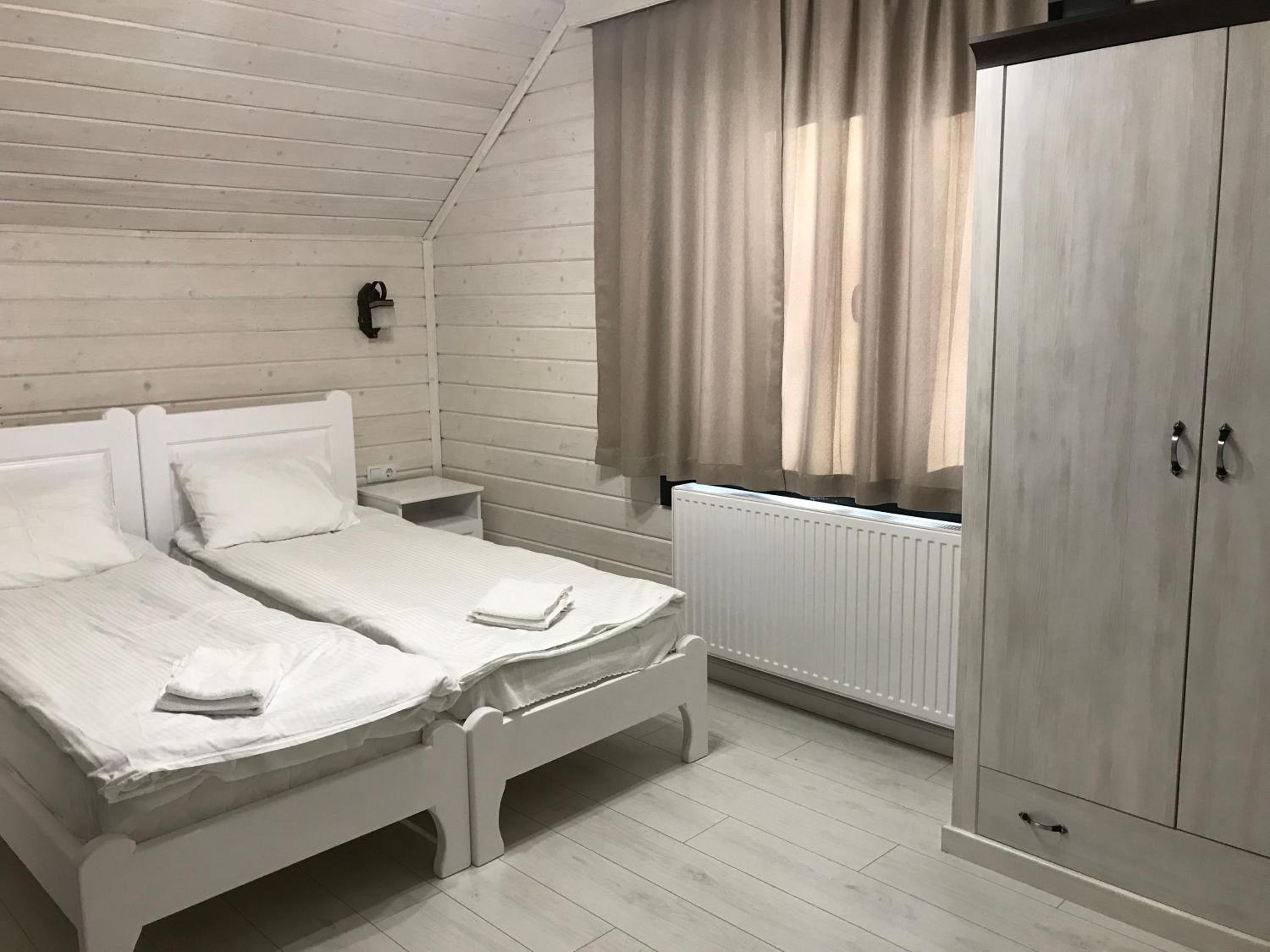 Double or Twin Room with Mountain View photo 2