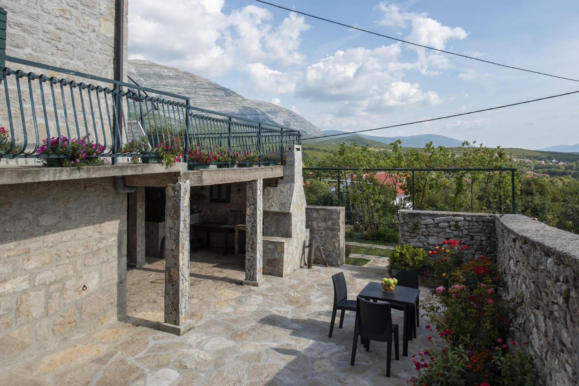 Apartment with View photo 3