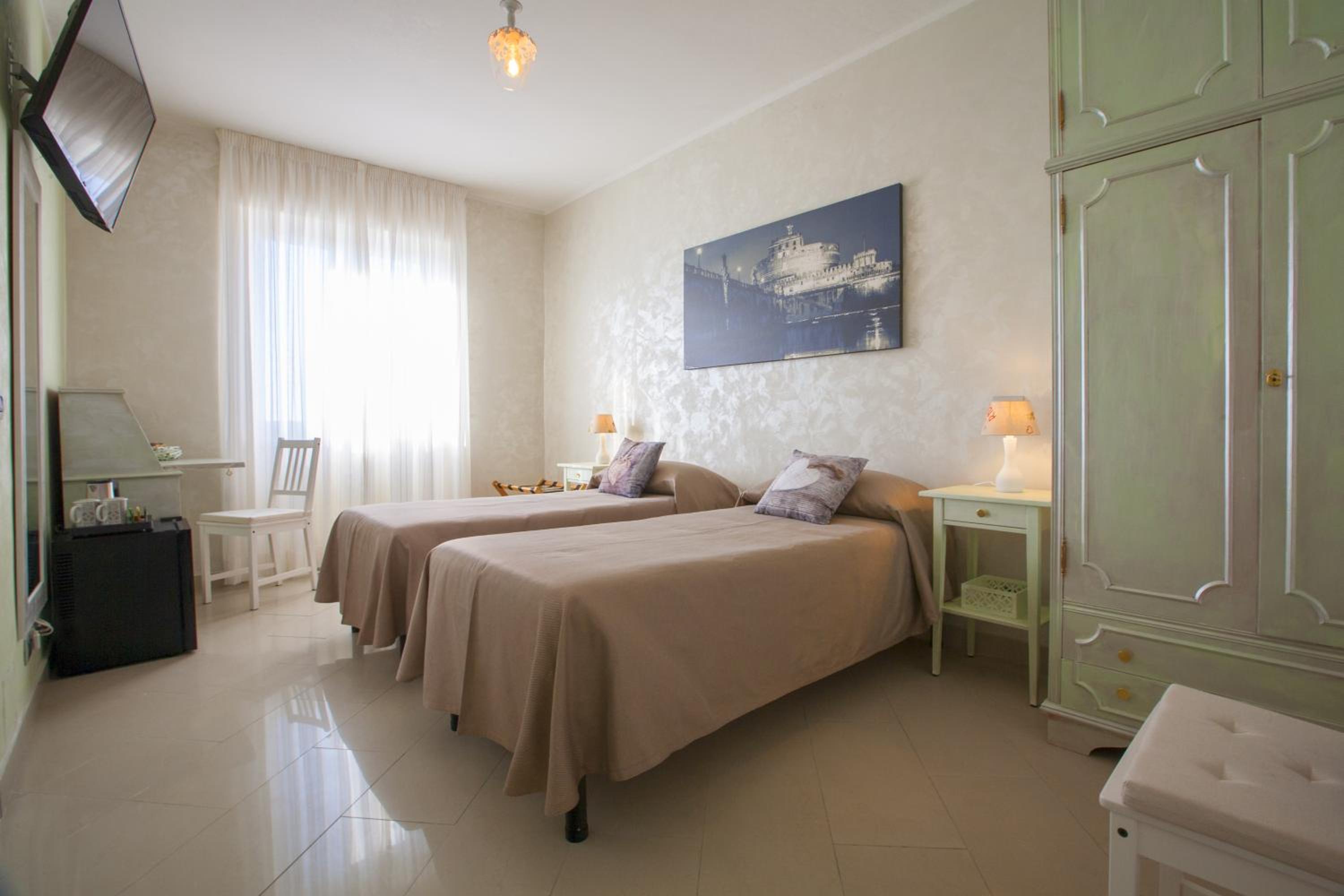 Large Double or Twin Room