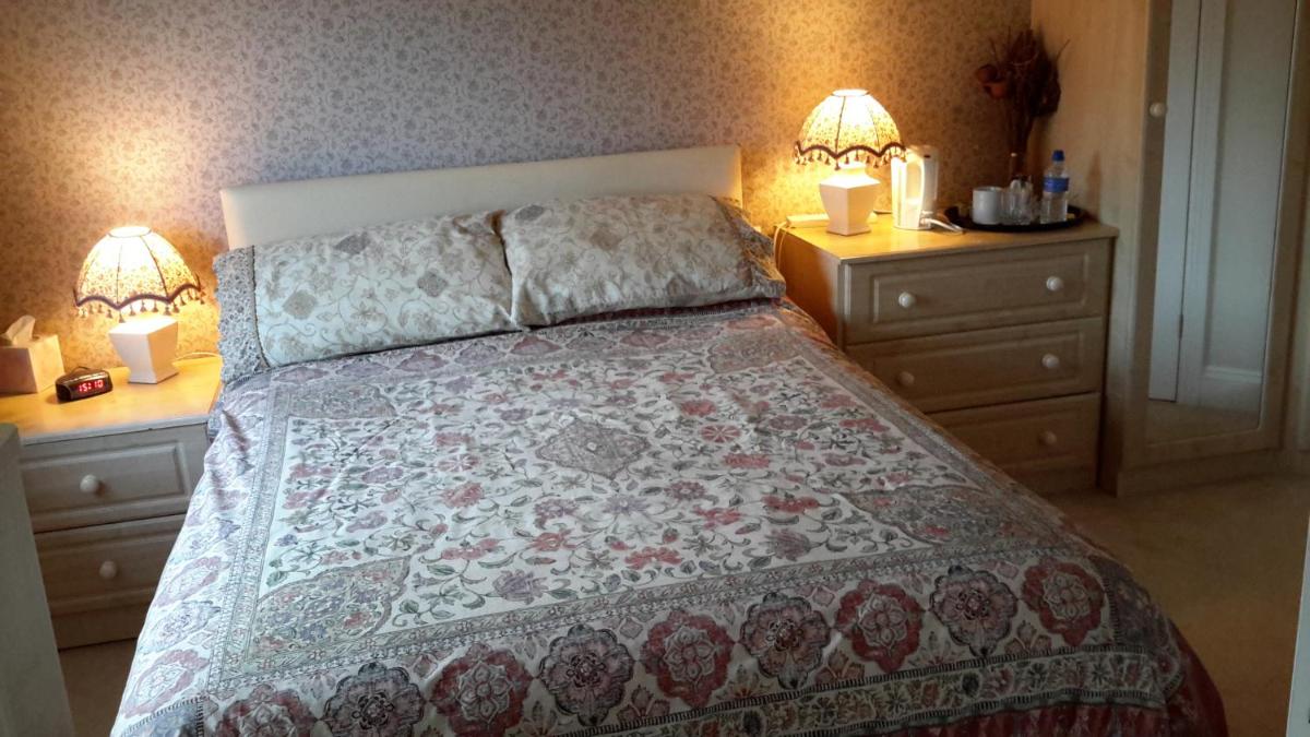 Double Room with En-Suite photo 2