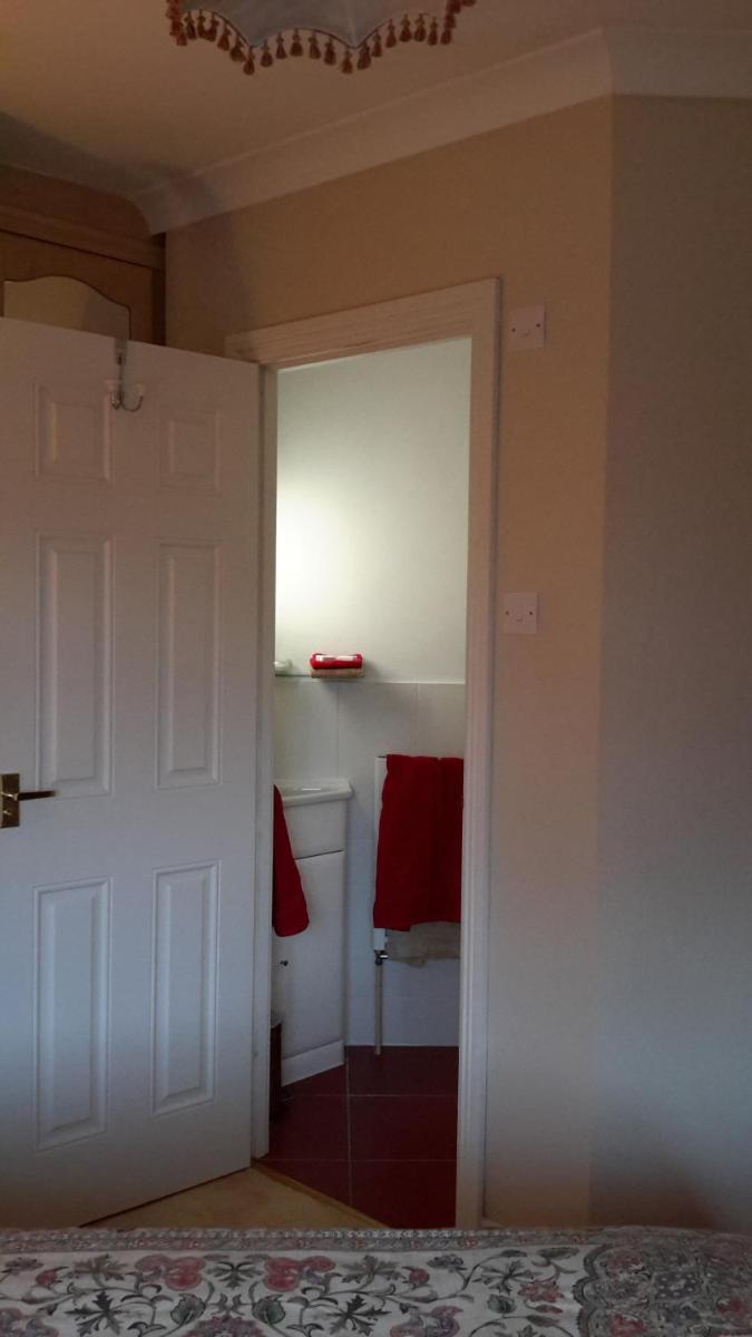 Double Room with En-Suite photo 3