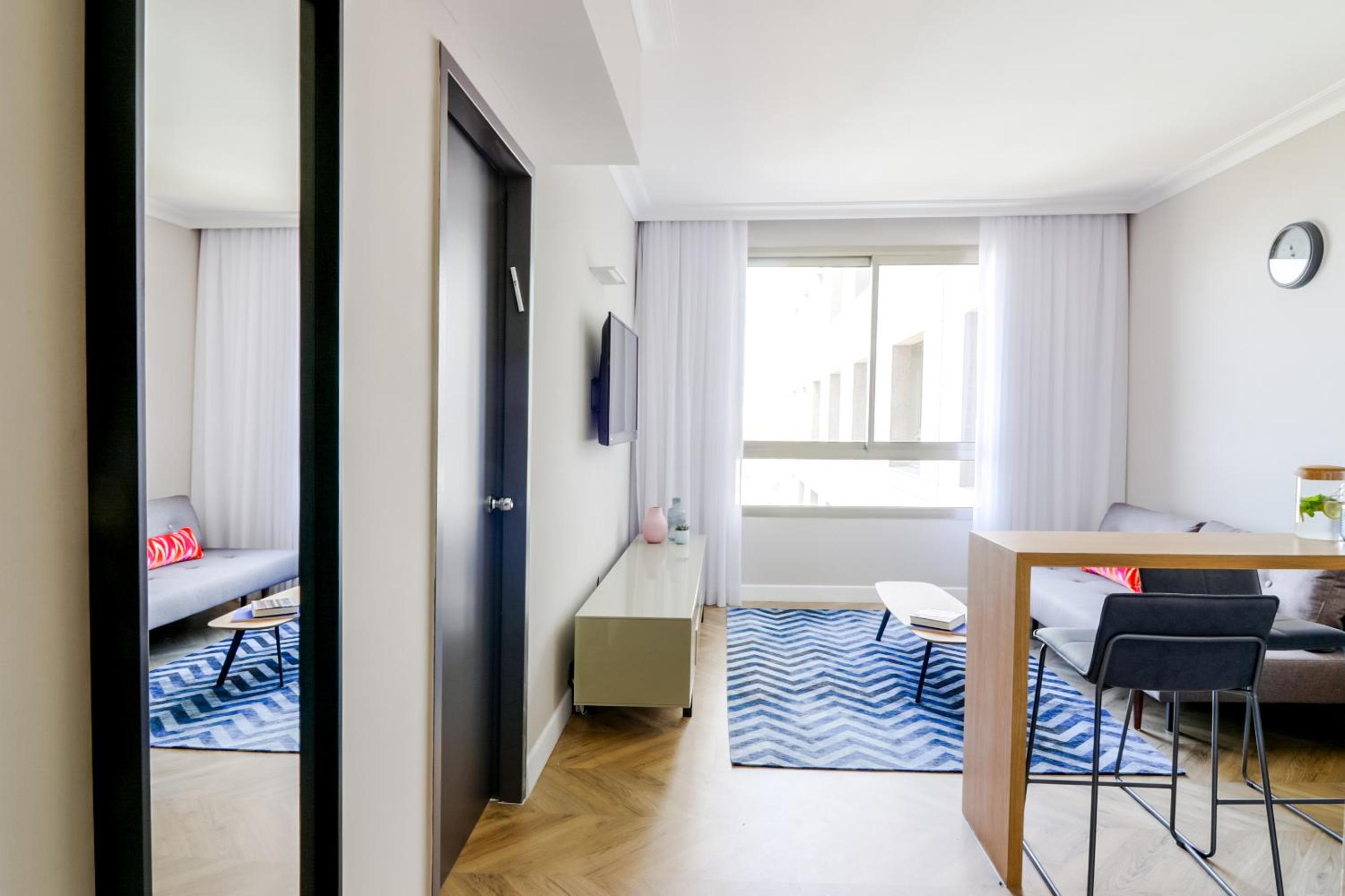 One-Bedroom Apartment photo 2