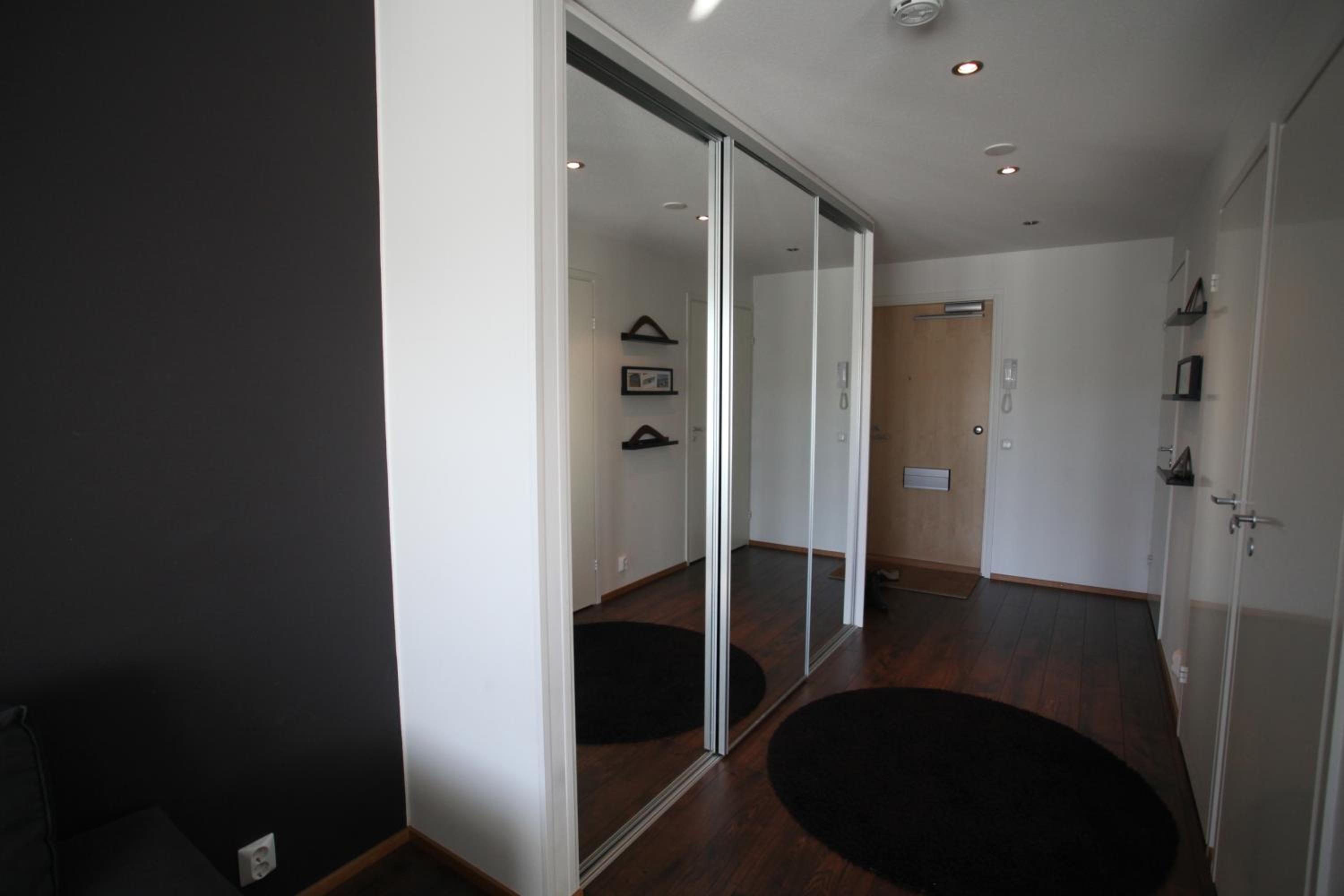 One-Bedroom Apartment - Photo 7