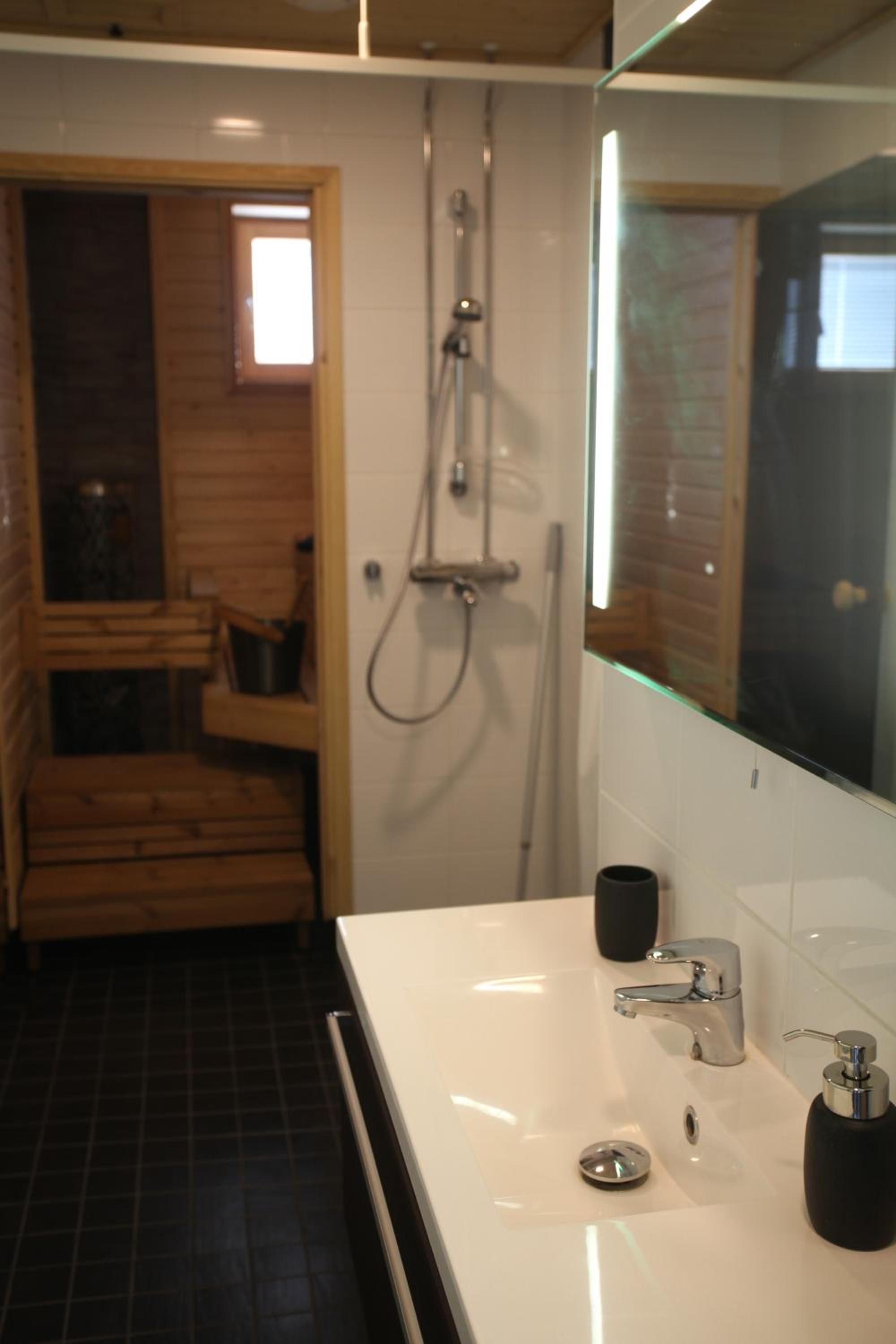 One-Bedroom Apartment - Photo 2